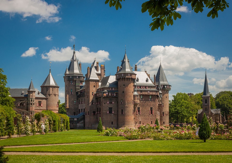 Kasteel de Haar, Utrecht, Netherlands (1892) r/castles