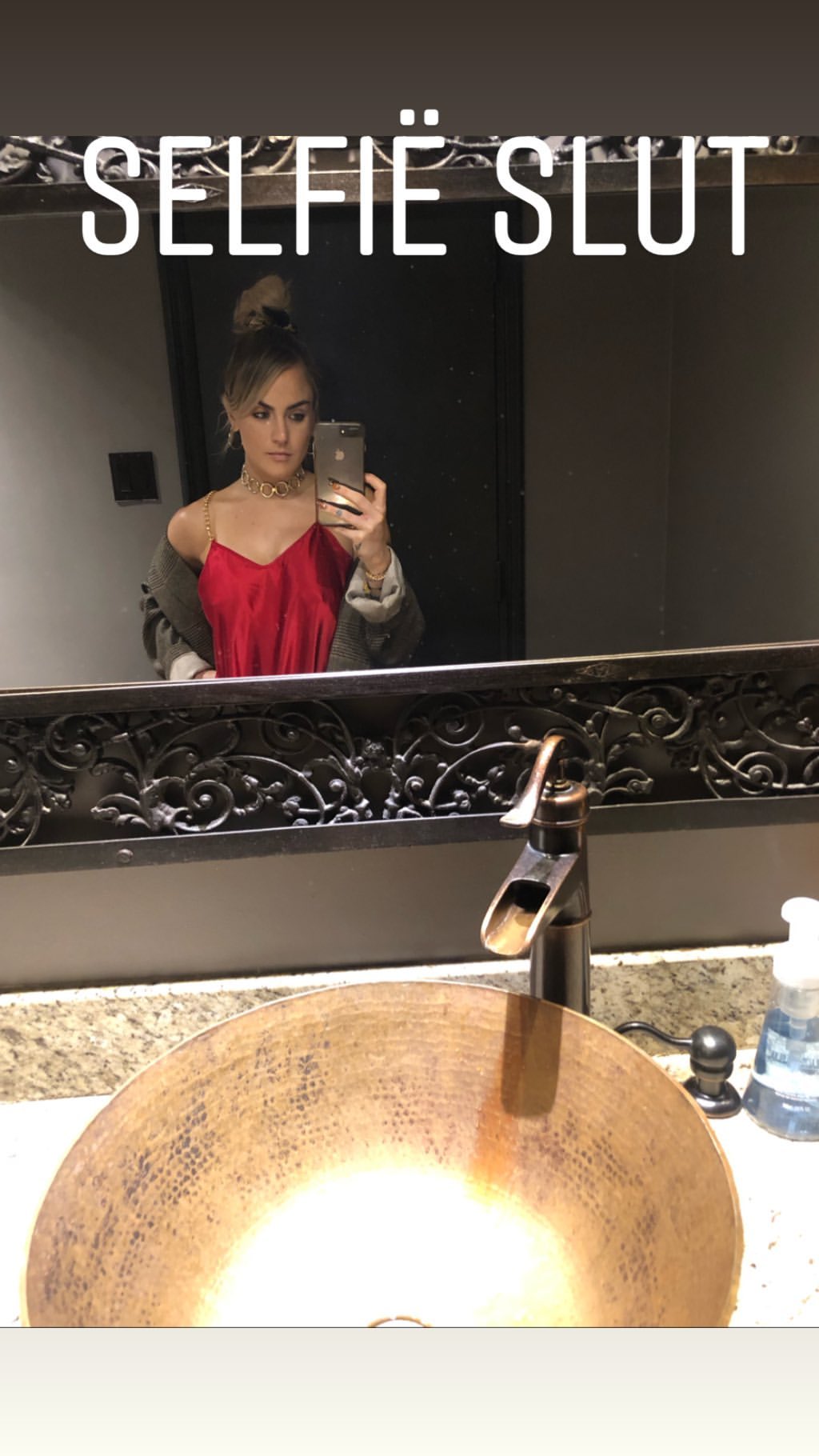 Bathroom selfie from IG Jojo