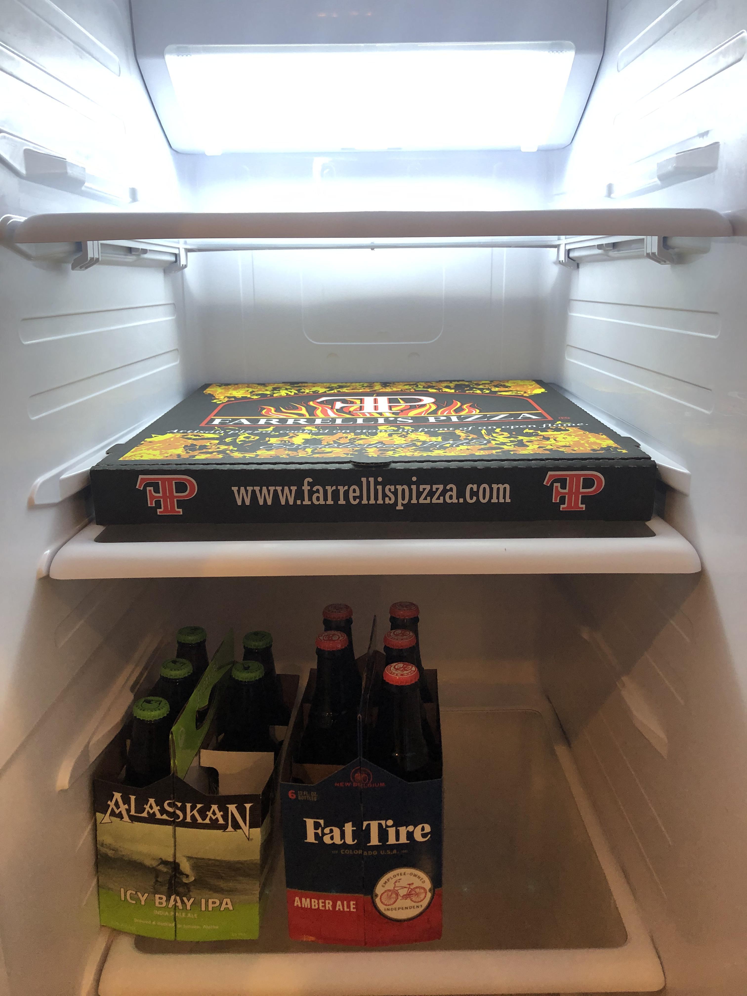This pizza box in our new fridge. r/Perfectfit