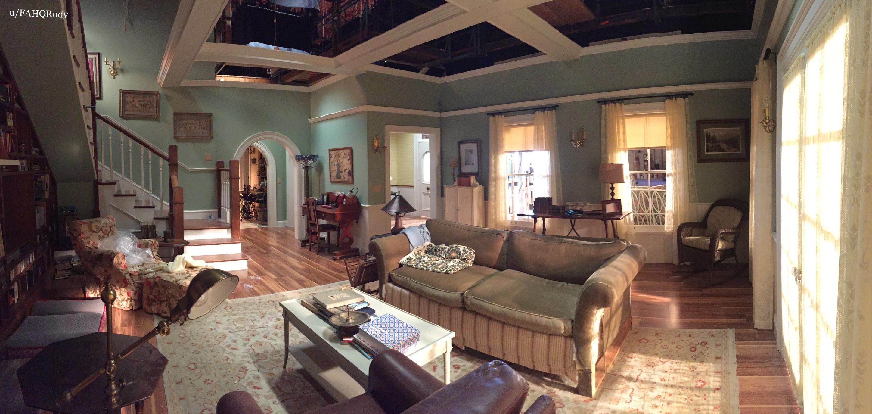 Gilmore living room, 2016 r/GilmoreGirls