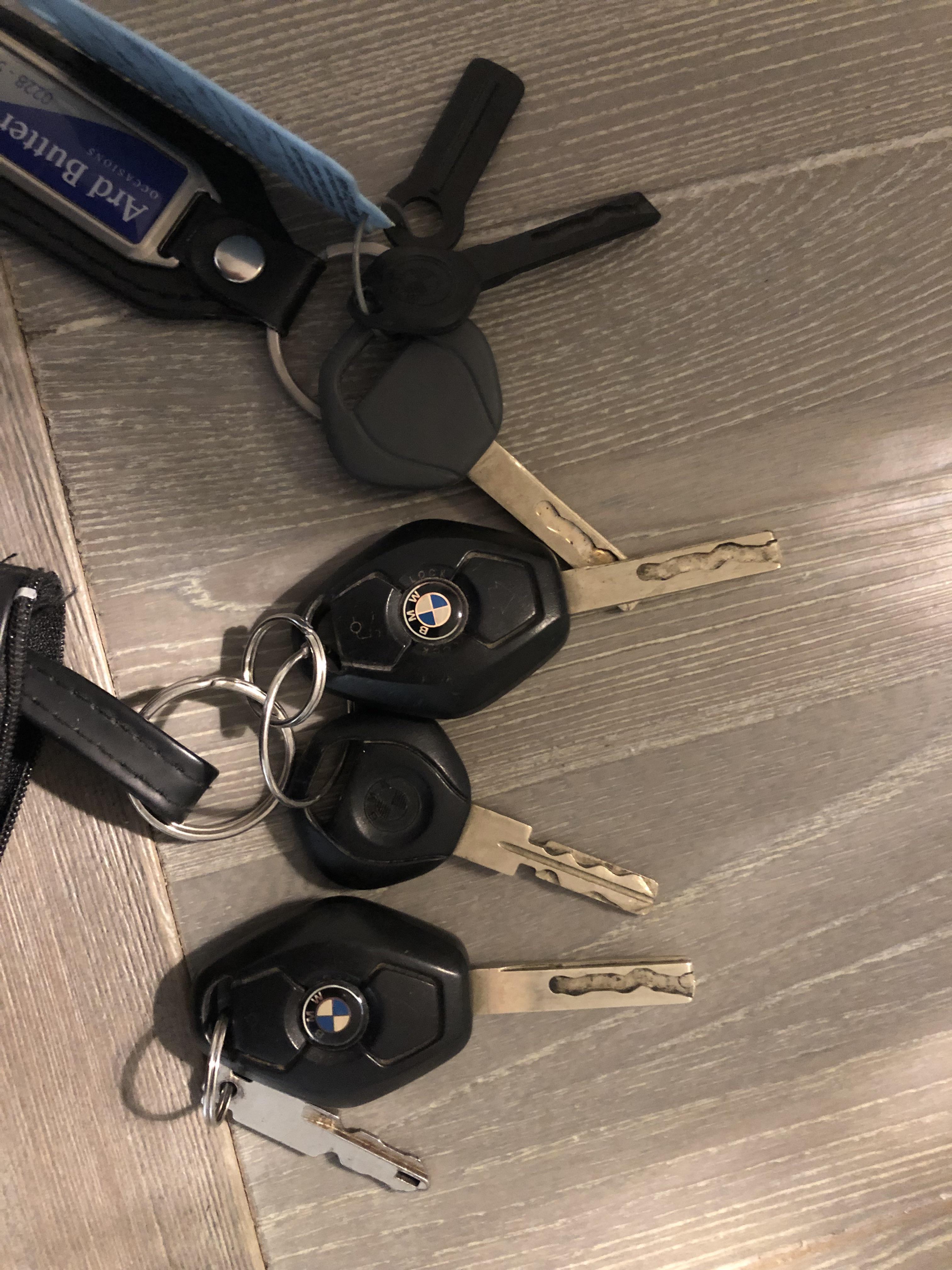 Does anyone know what all these keys are for? E46 convertible r/BMW
