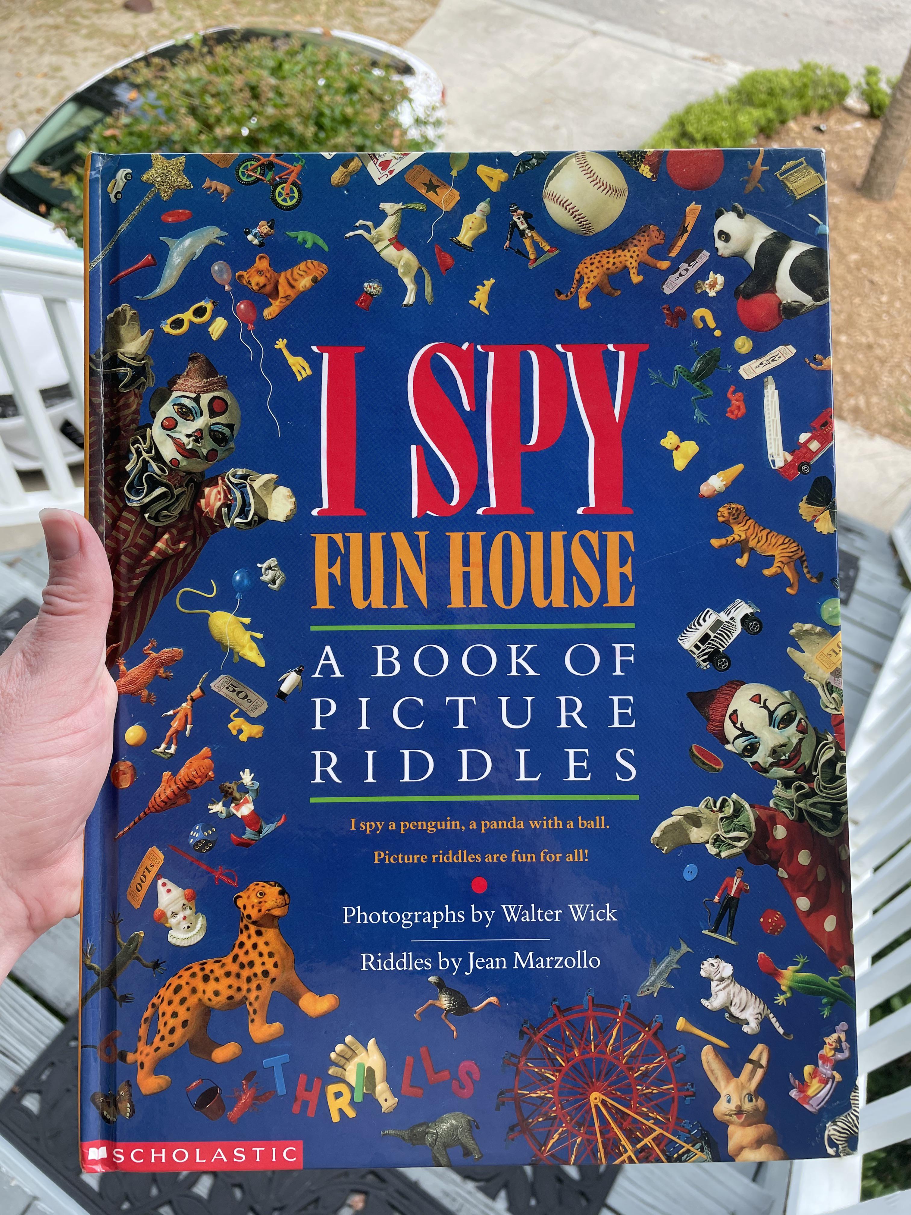 I Spy books used to occupy me for HOURS r/nostalgia