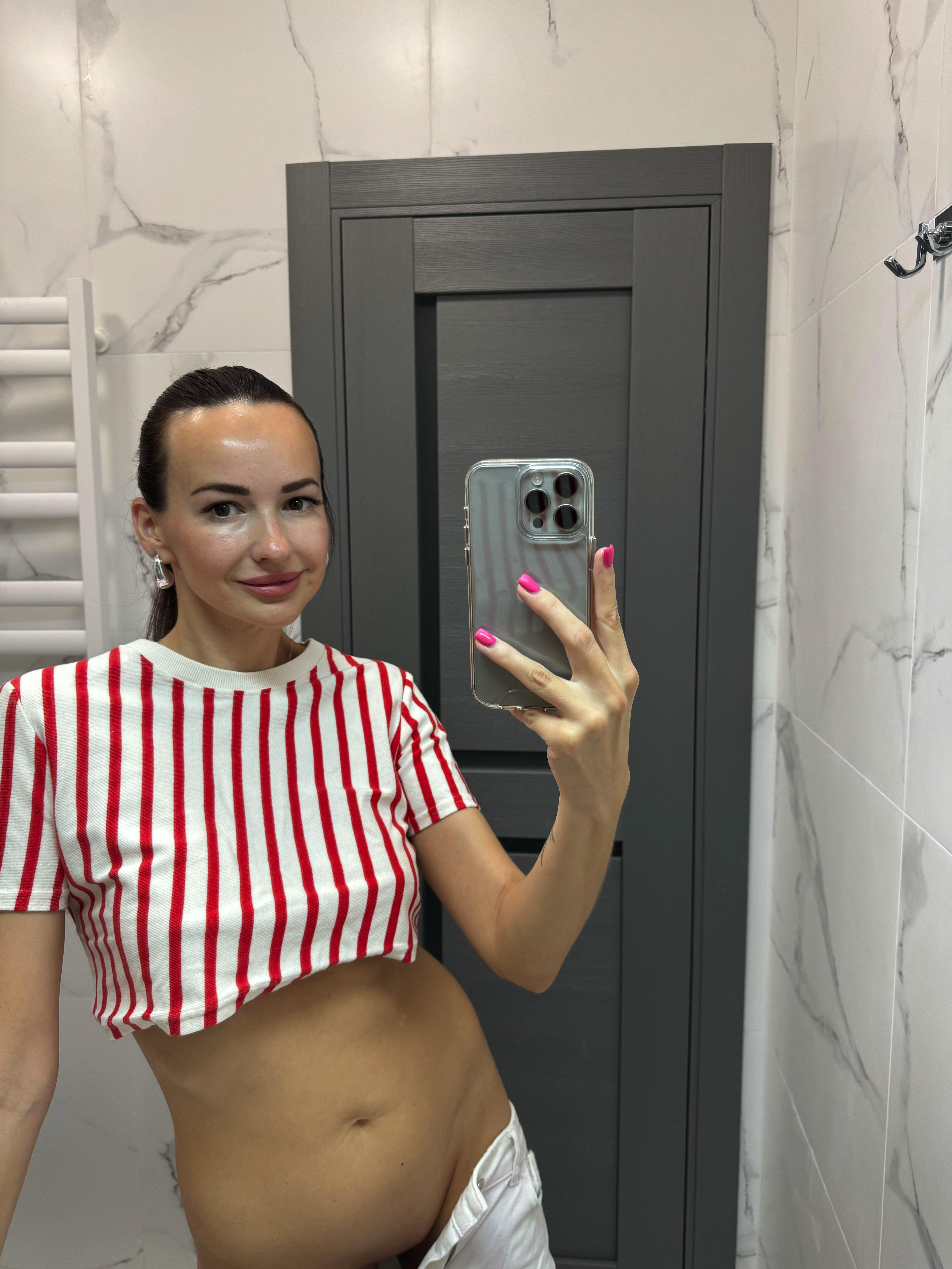 I think I have a talent for taking selfies in the mirror : r