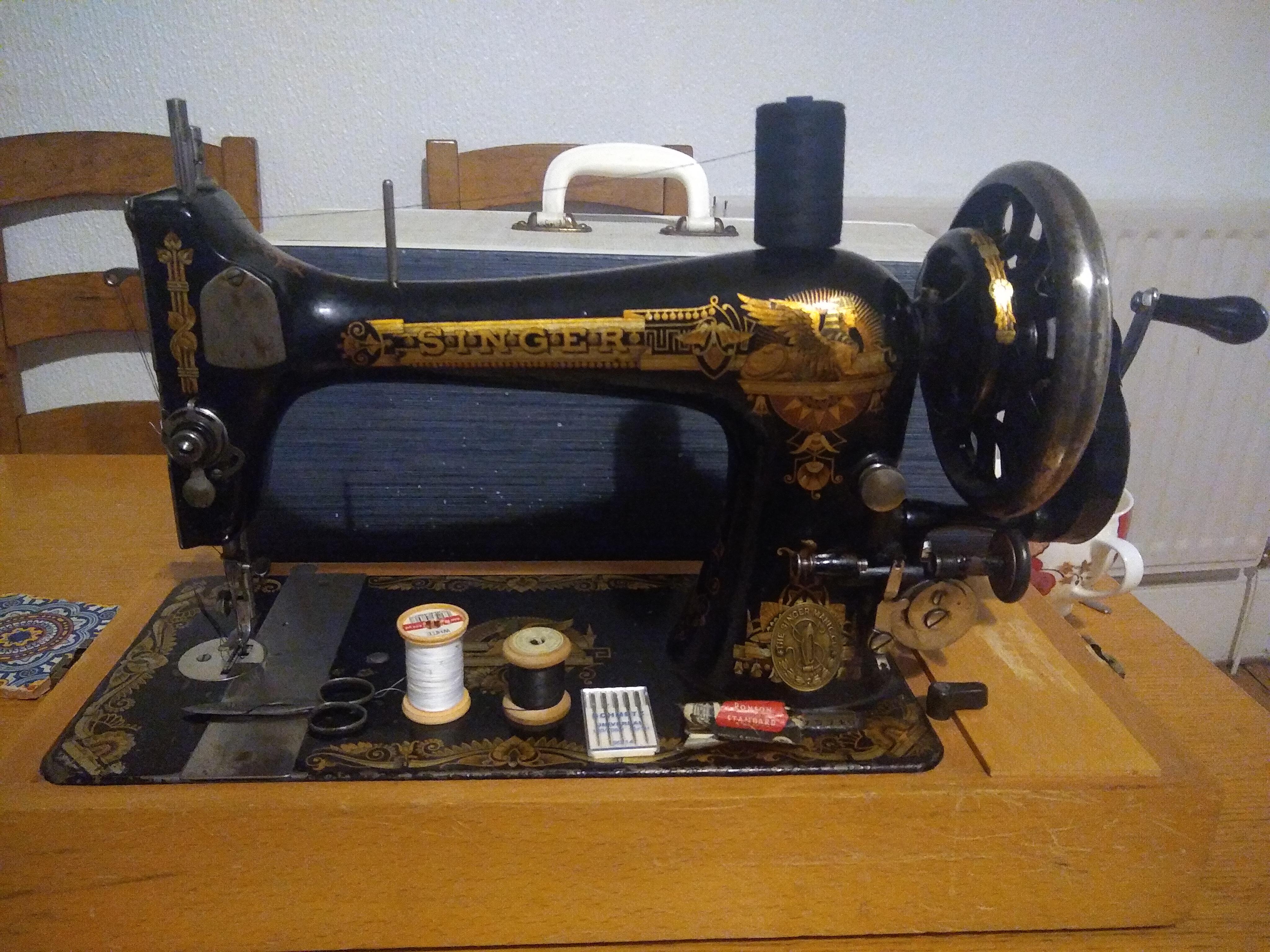 18991905 Singer model 27 handcrank sewing machine for £35! Works like