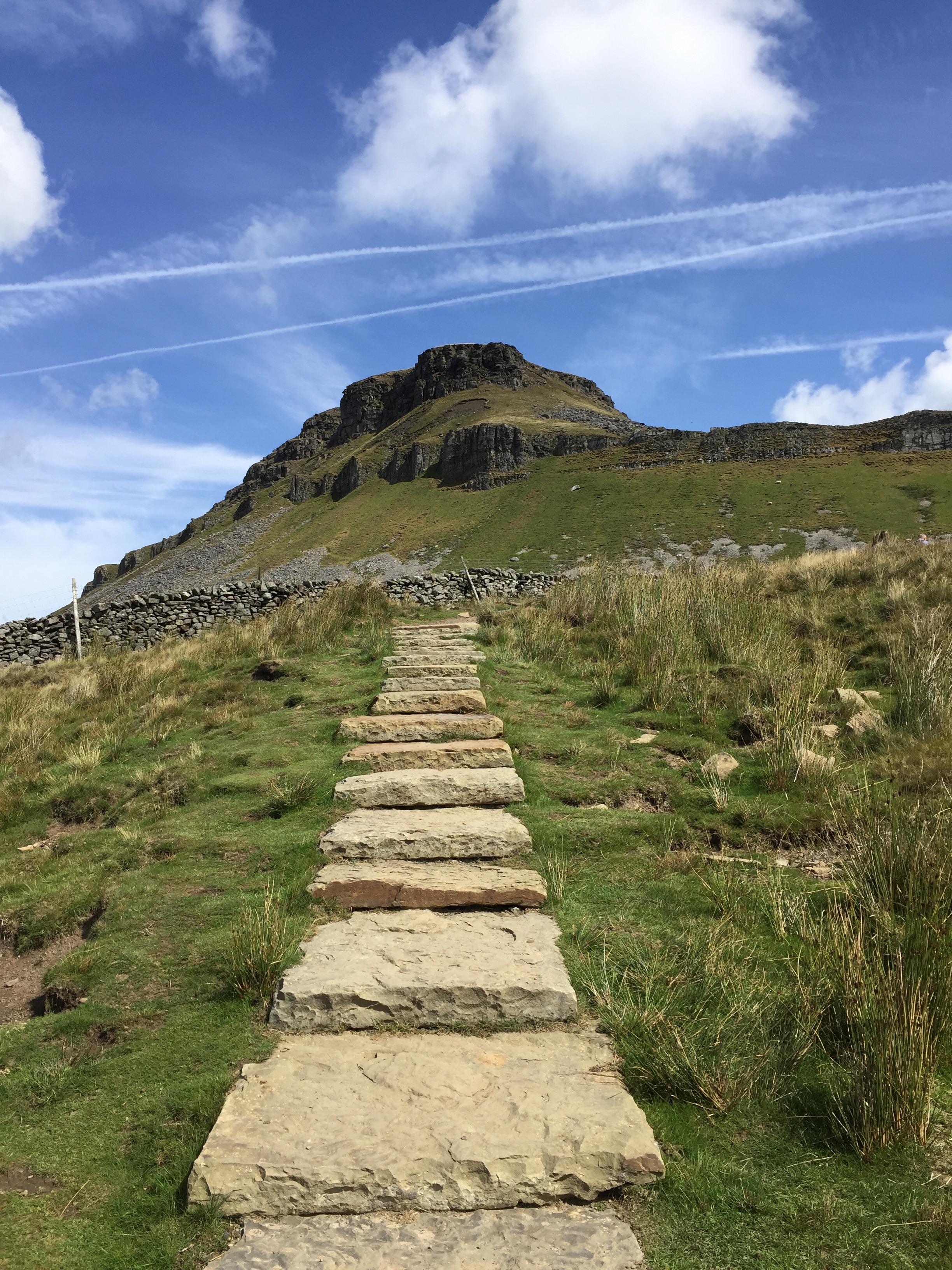 PenyGhent on a stunning day. I love the North. r/CasualUK
