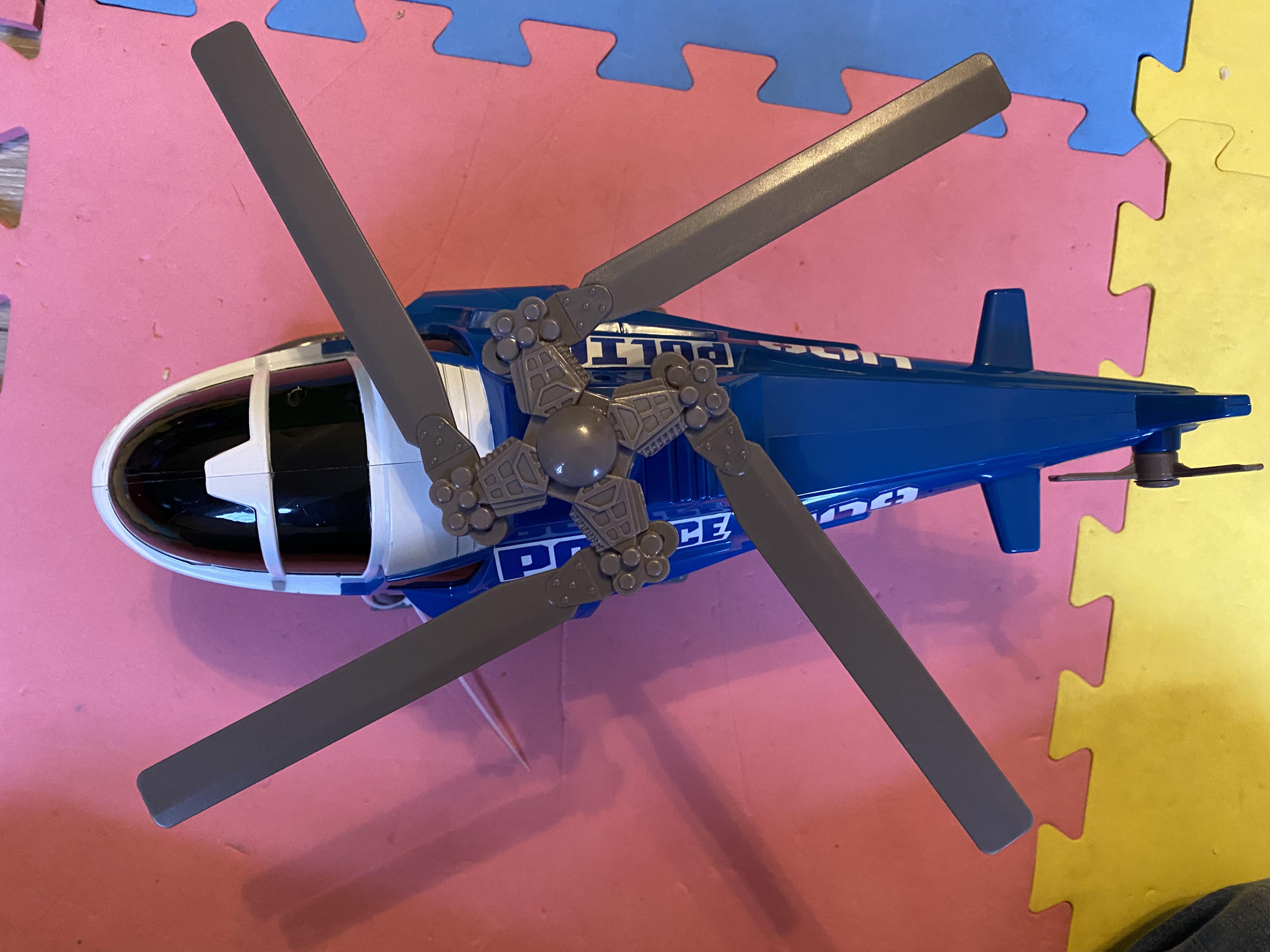 Toy helicopter with suspiciously aligned rotor blades! r