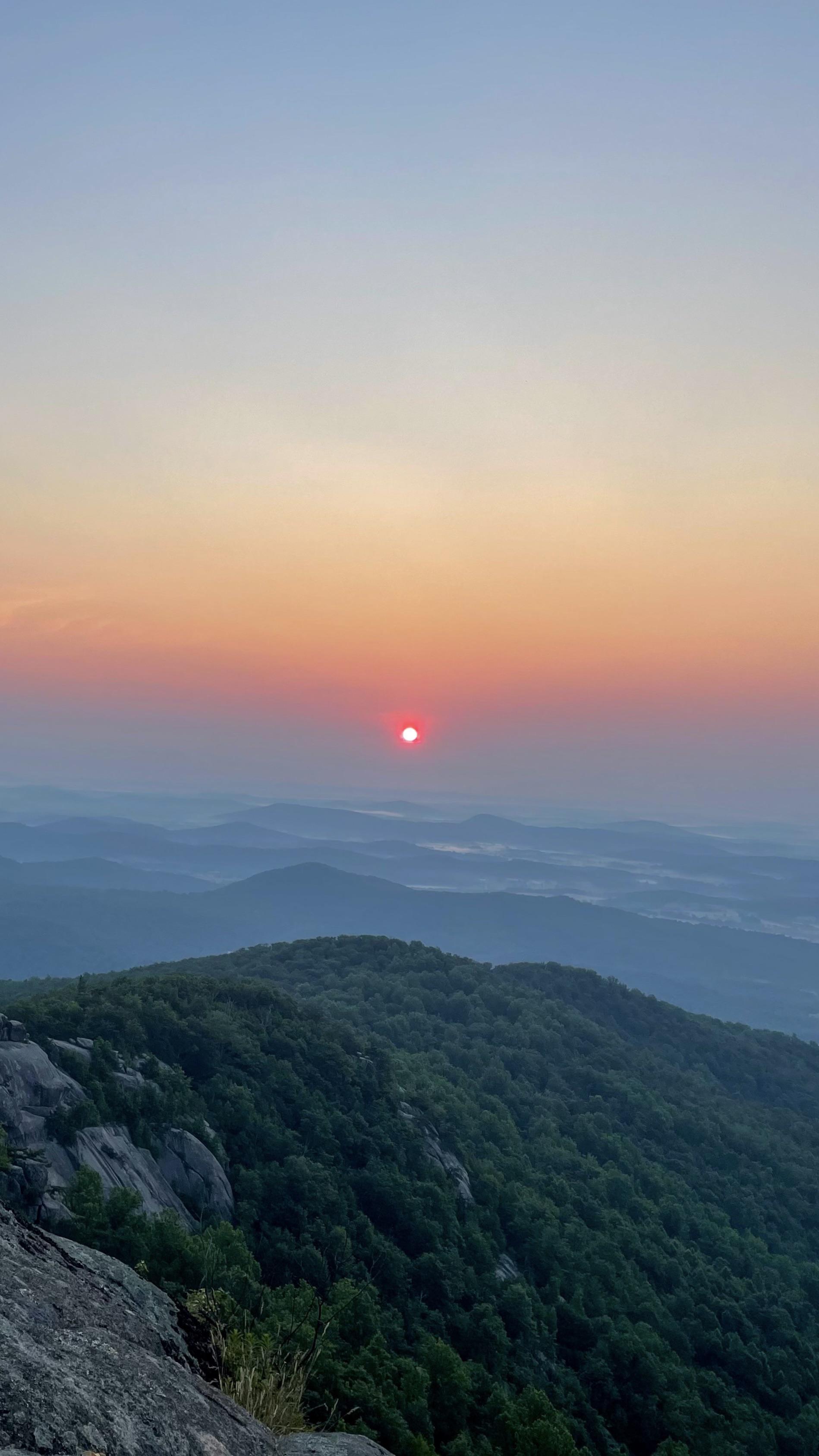 Blue Ridge Mountains [OC] [1898x3374] r/portraitlandscapes