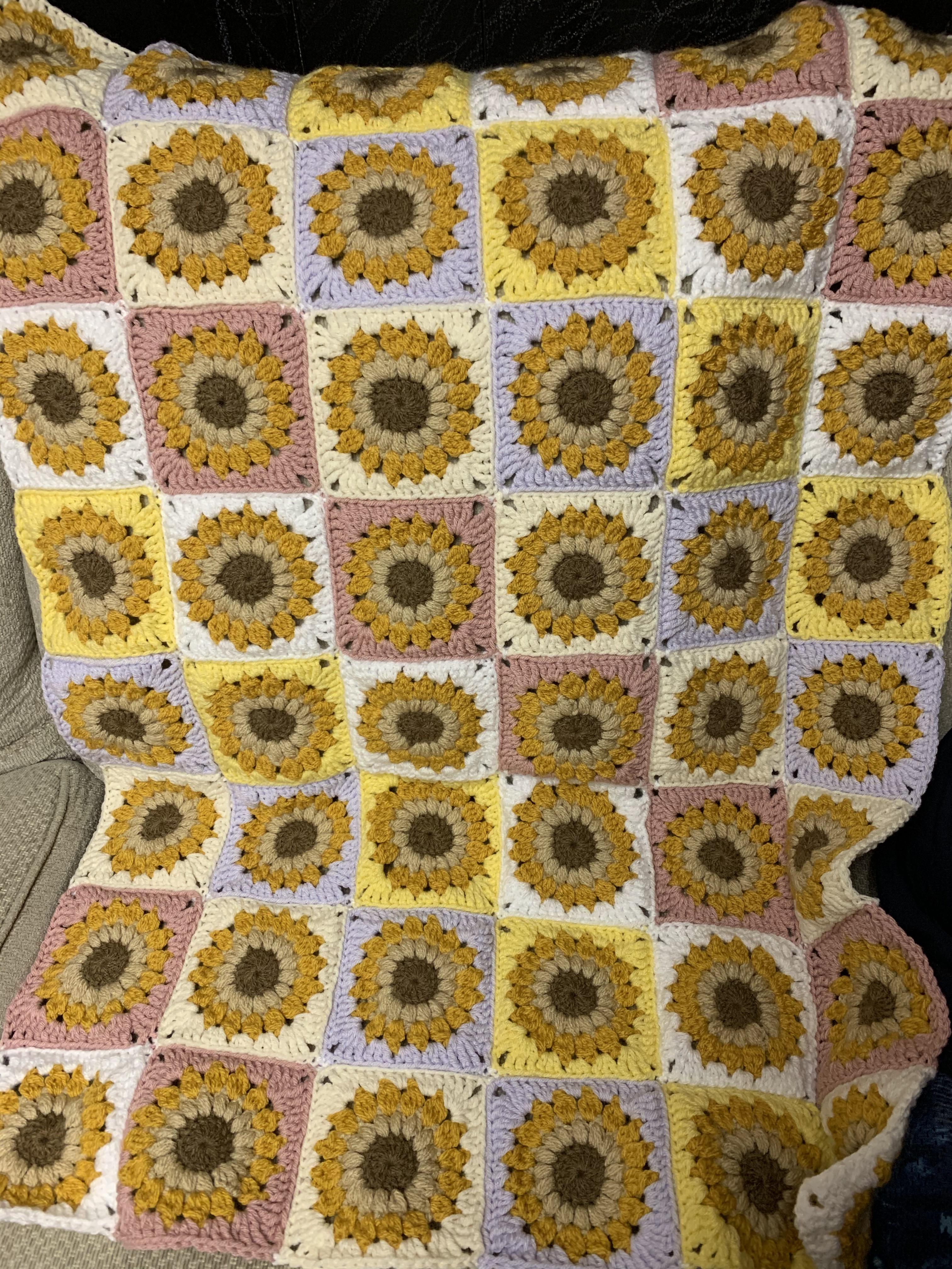 Sunflower granny square blanket I made for a baby shower! r/crochet