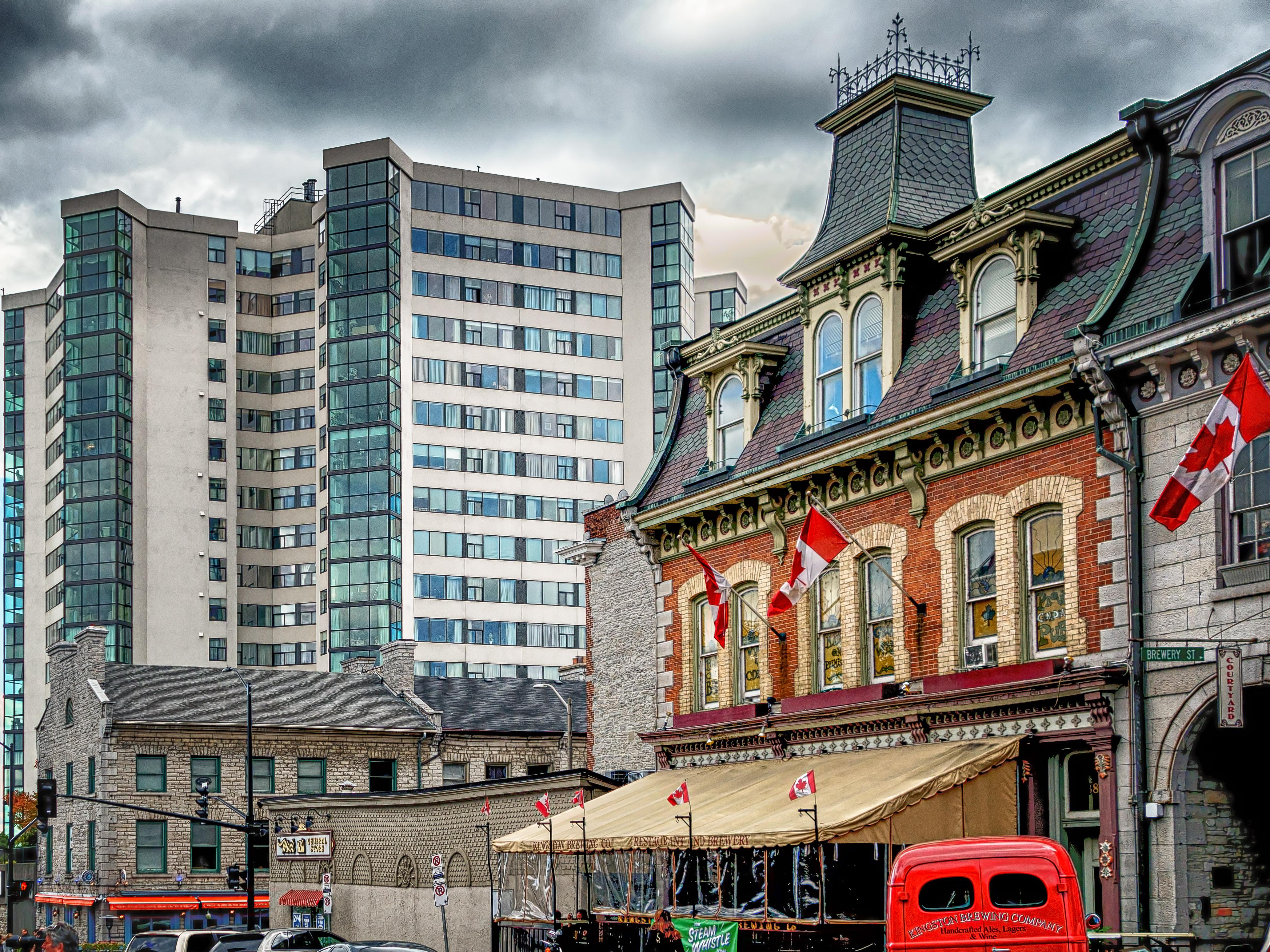 Old and New in downtown Kingston r/KingstonOntario
