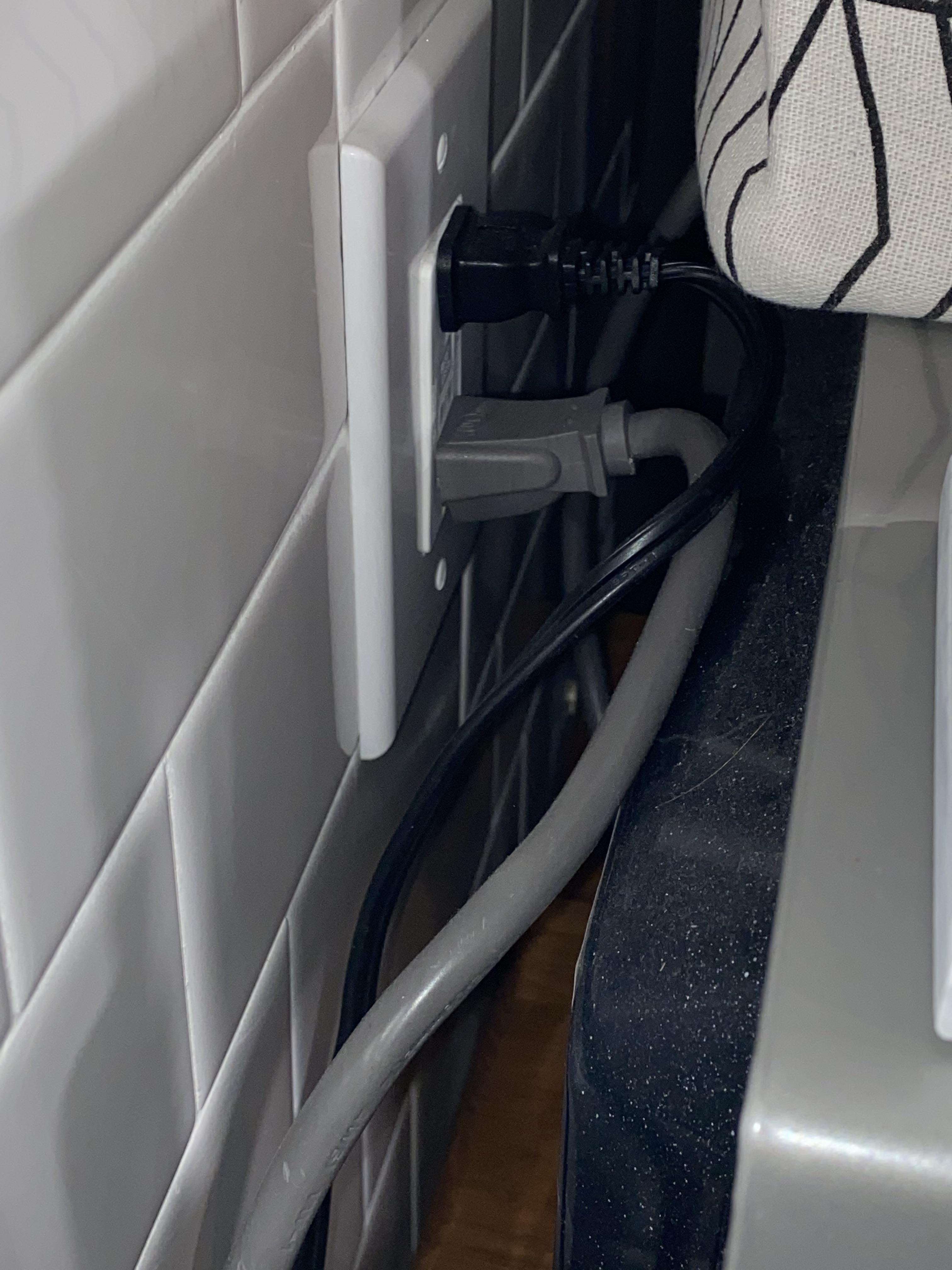 Any for slim right angle plugs? I’d like to cut this