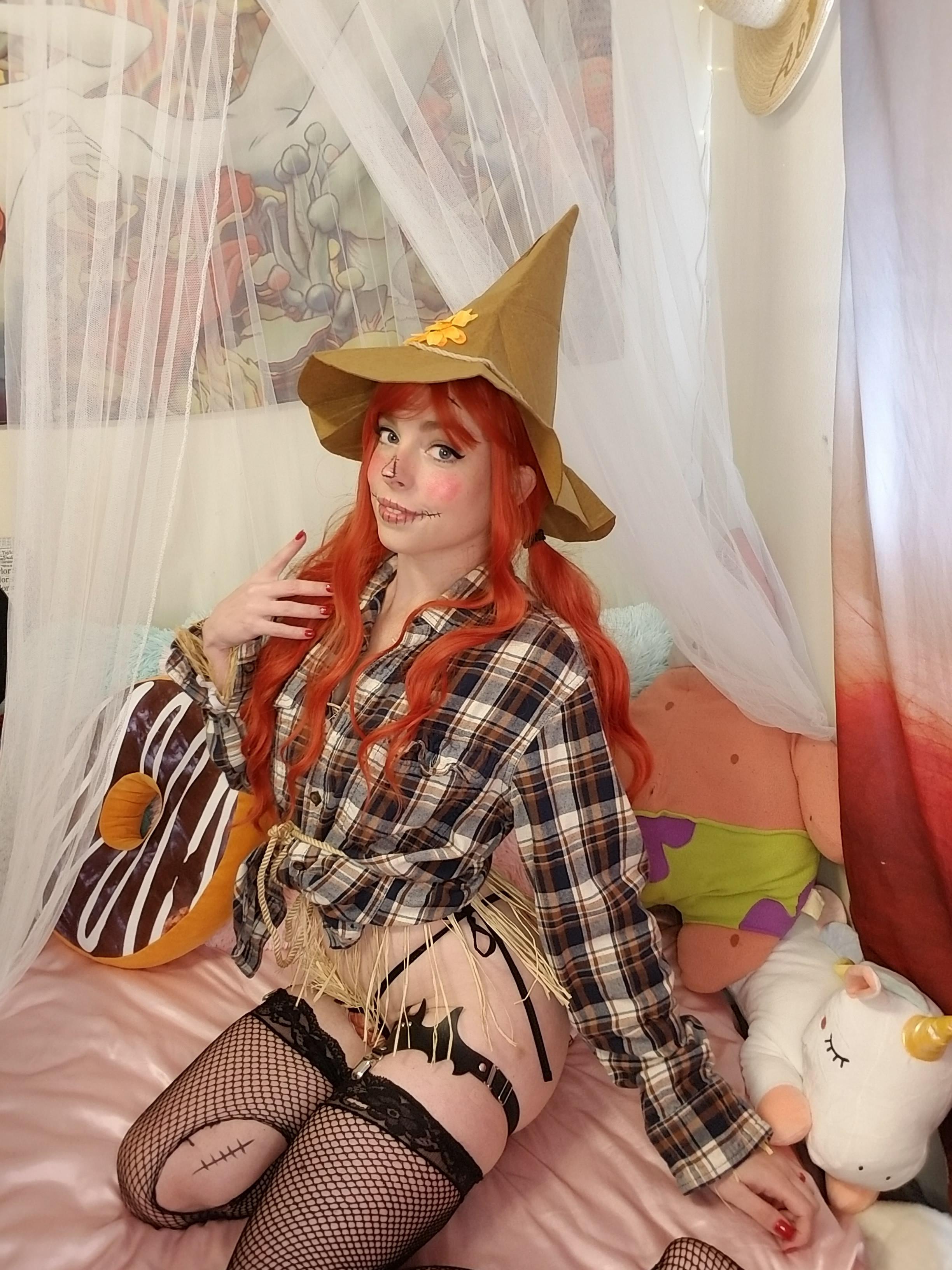 Mrs. Pineapple as a scarecrow : LewdNation