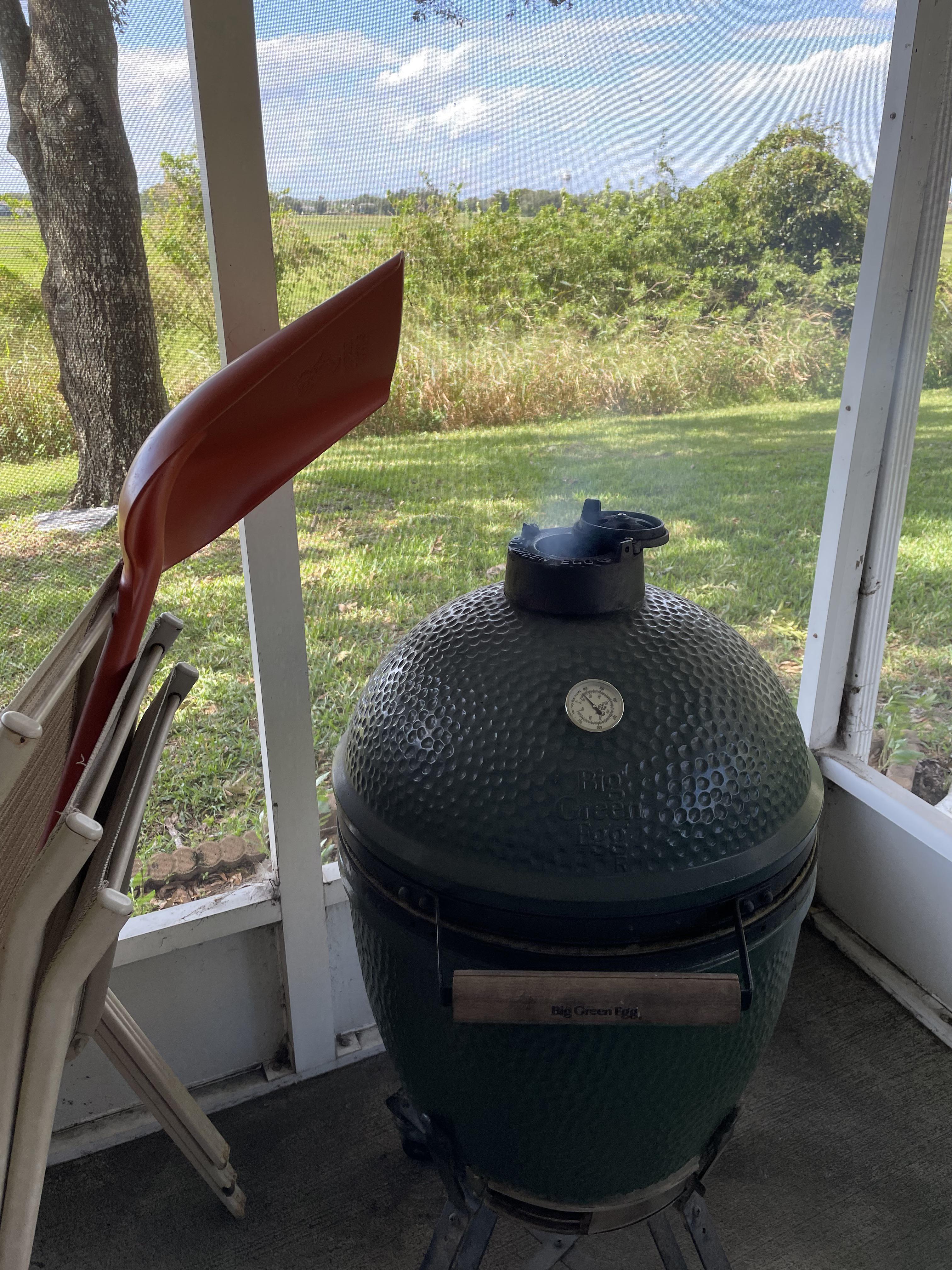 I finally found that left handed smoke shifter. r/biggreenegg