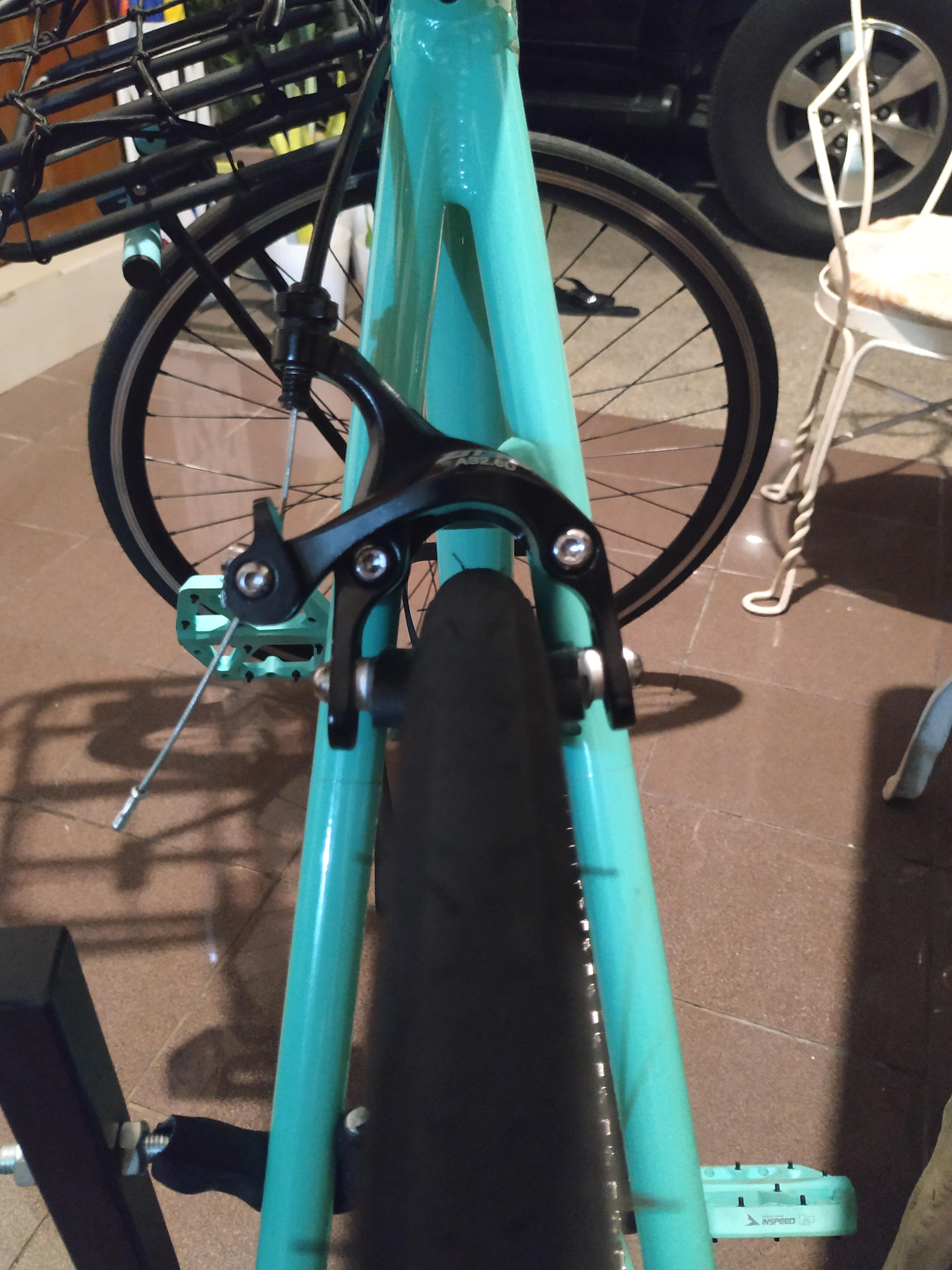 Wheel is not centered on the seat stays, but centered on the chainstays