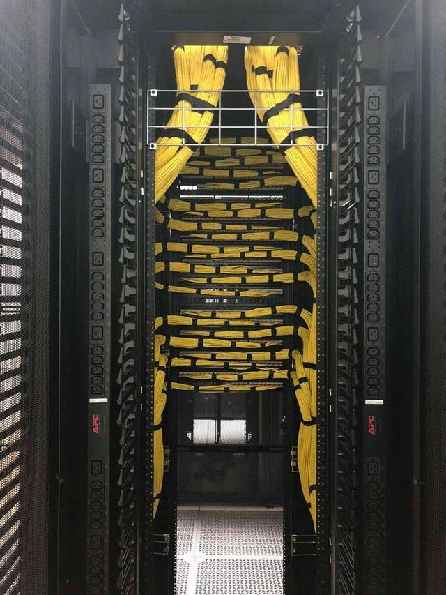 Best cable management.. r/pics