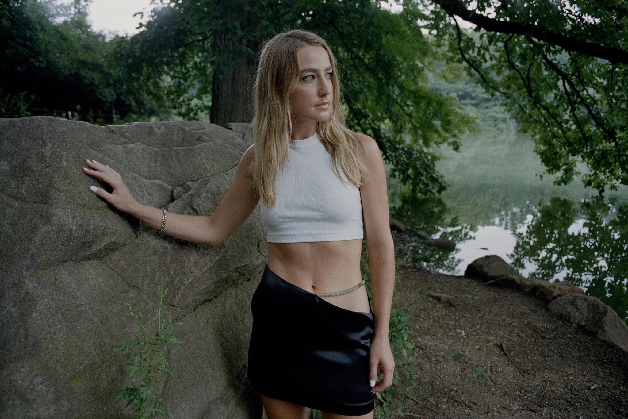 Ingrid Andress : celebnipvisibility