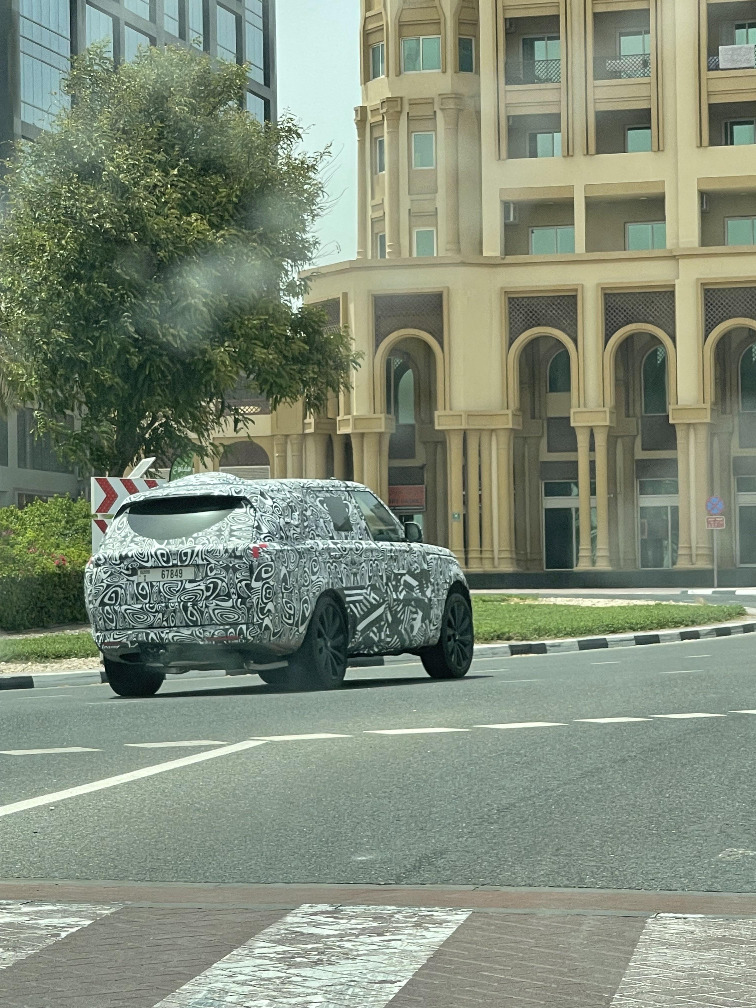[Range Rover] (Dubai) spotted a test vehicle r/spotted