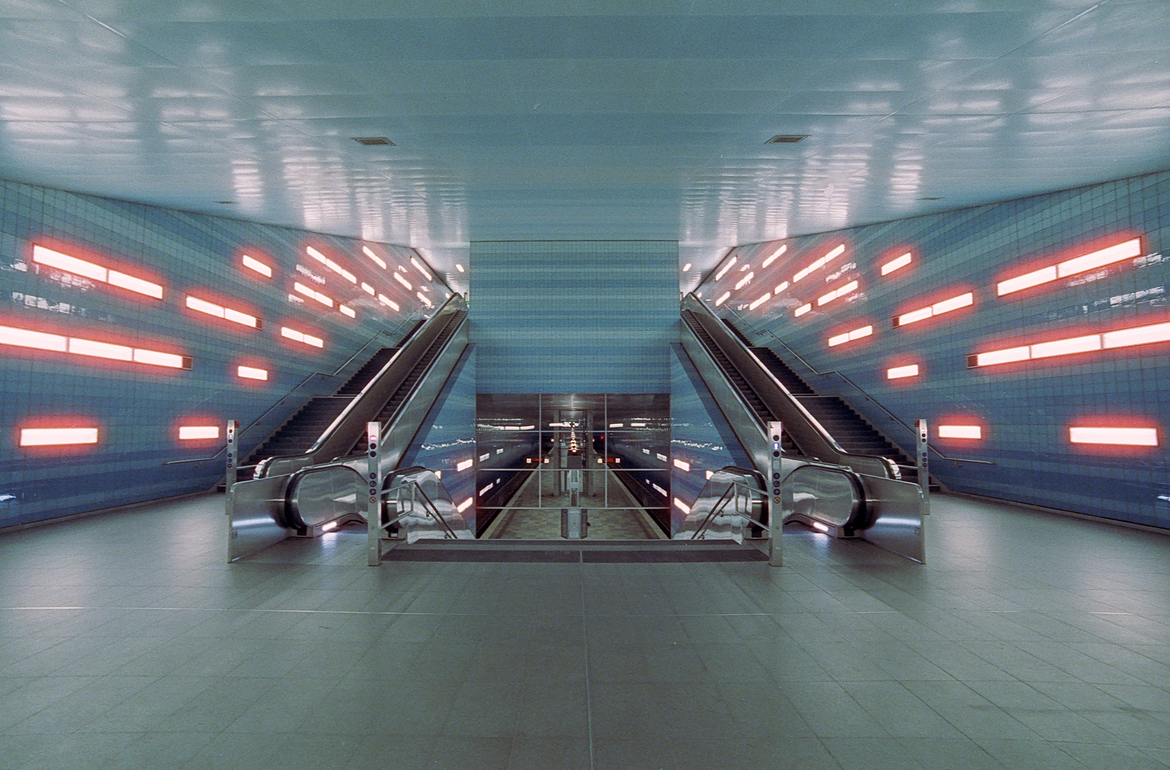 Cinestill 800T Canon EOS 500N Samyang 14mm analog