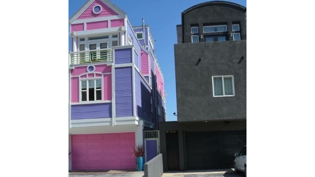 29 Aug 21 Black and Pink Meme Houses r/KnowYourMemeOfTheDay