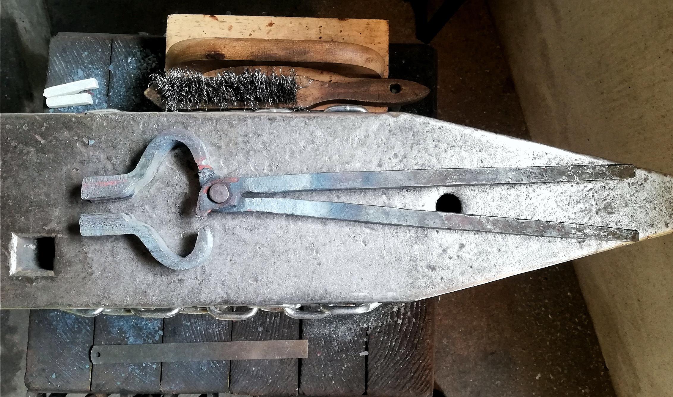 Today I tried to bolt jaw tongs for the first time. I failed. r/Blacksmith