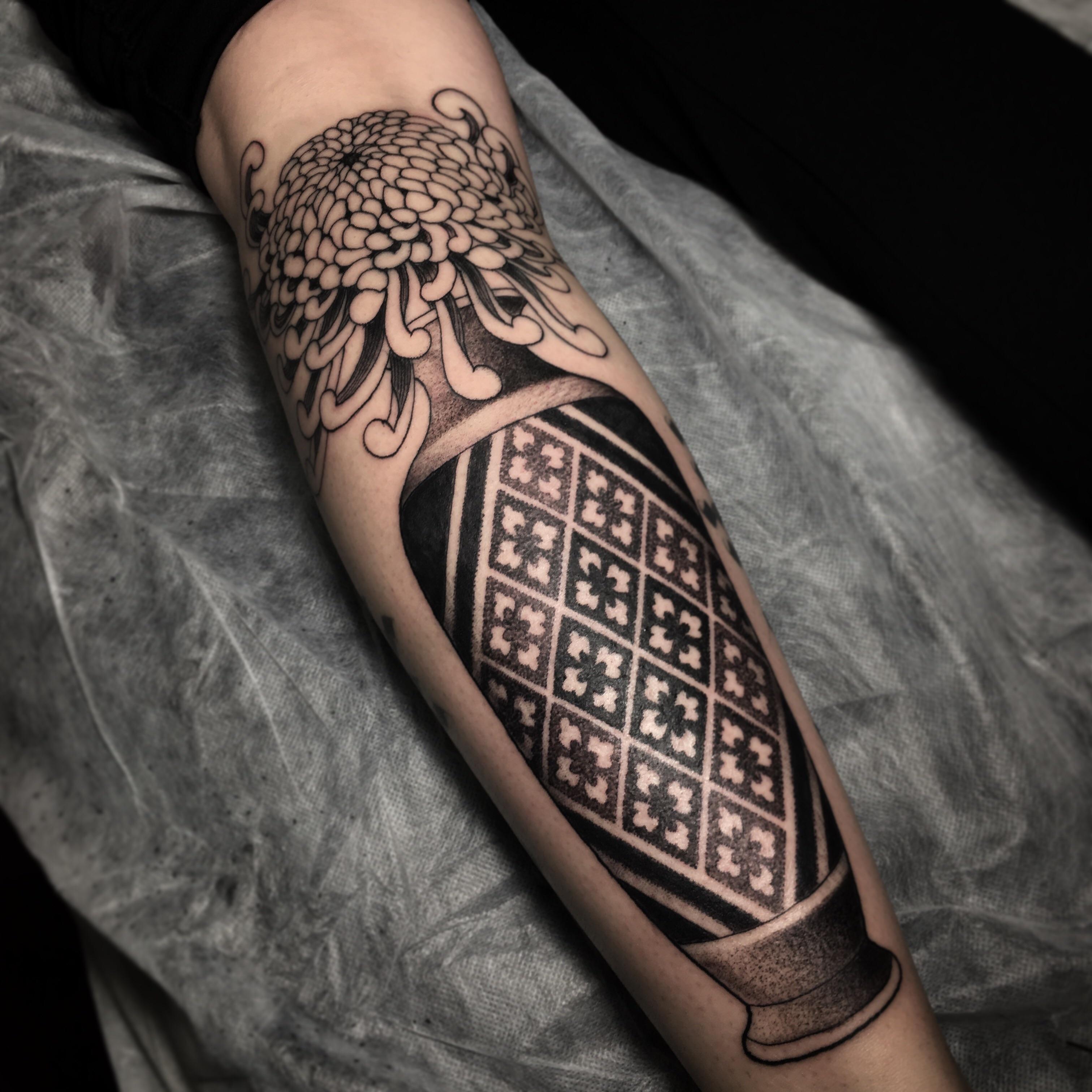 Vase tattoo done by me. James Venice, sacred serpent, Melbourne Australia. r/tattoos