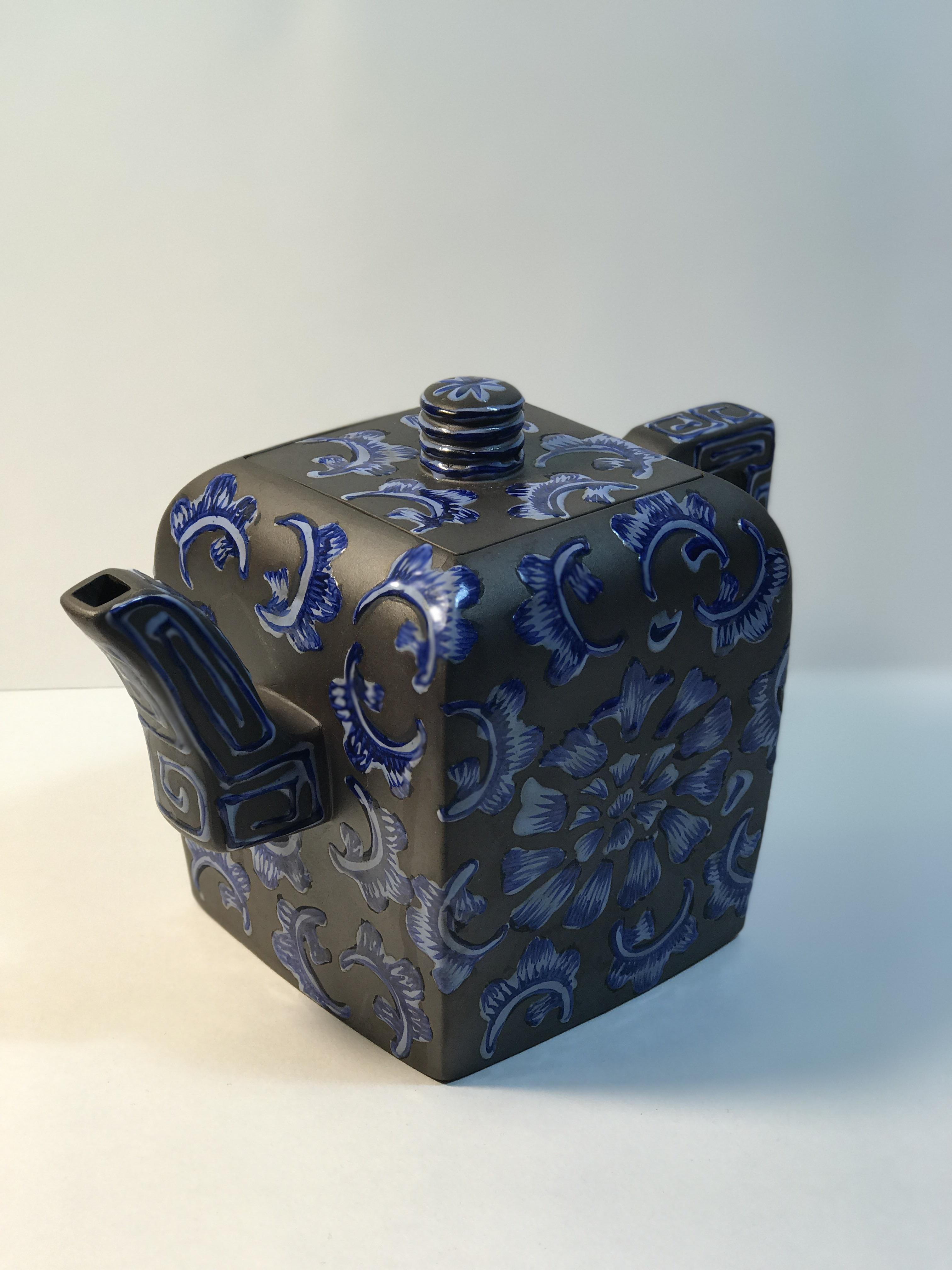 First Reddit post ever! My friends hand painted Chinese pot 🍵 r/tea