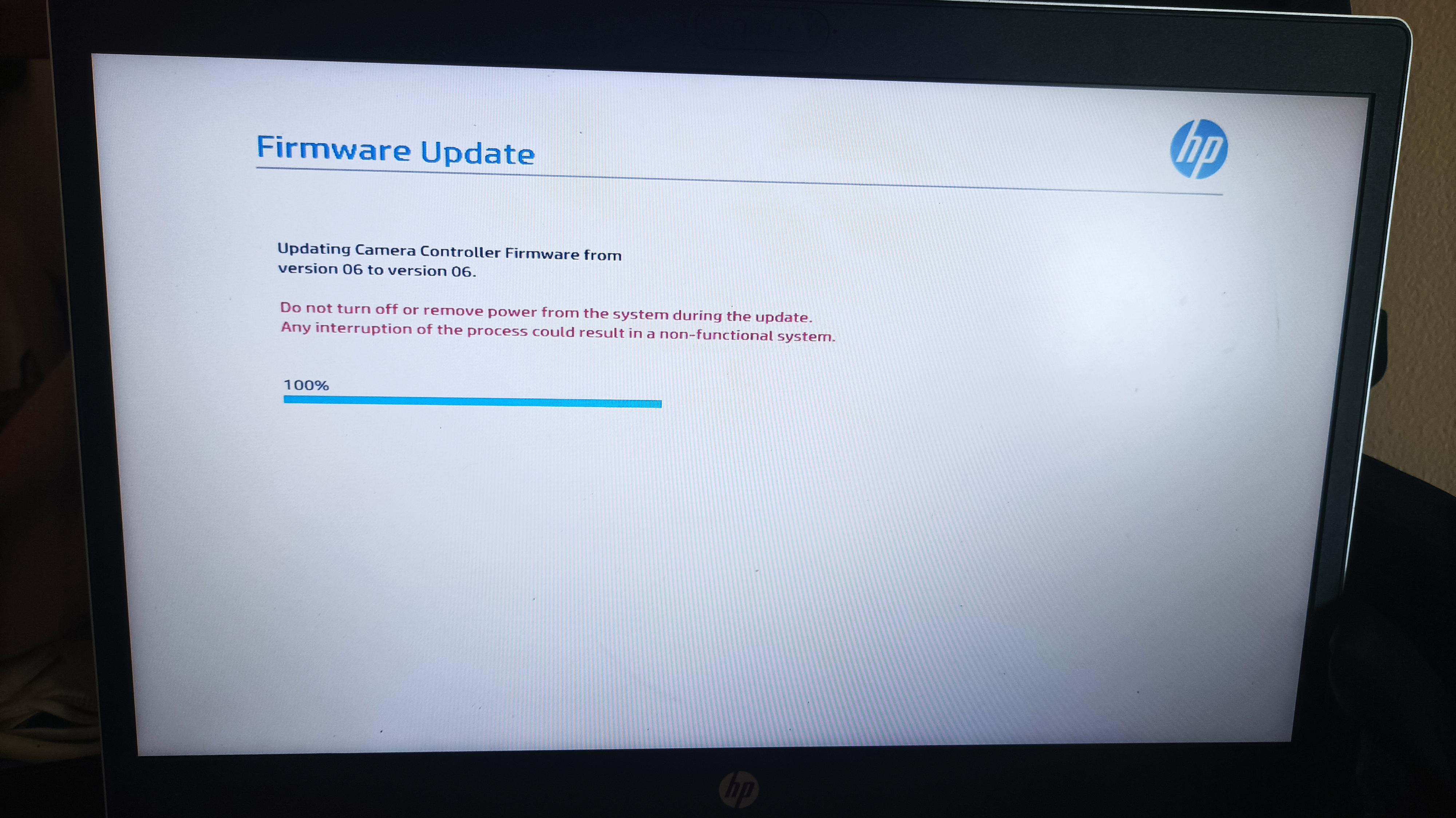 SCREEN STUCK AT FIRMWARE UPDATE SINCE LAST NIGHT. IT DOESN'T TURN OFF