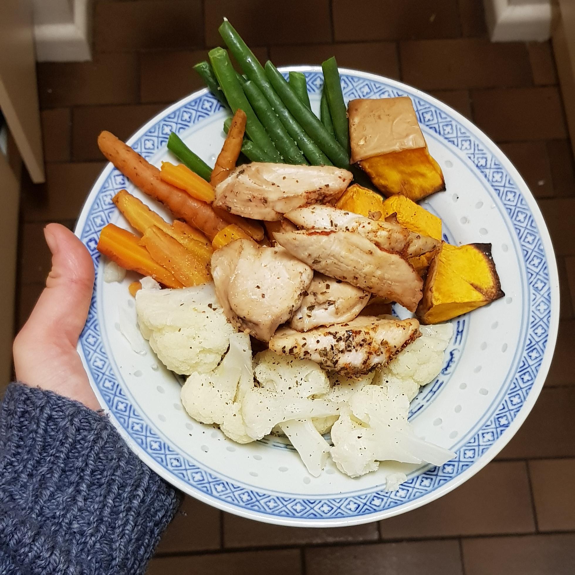 349 Calories roast chicken and pumpkin with steamed veggies r