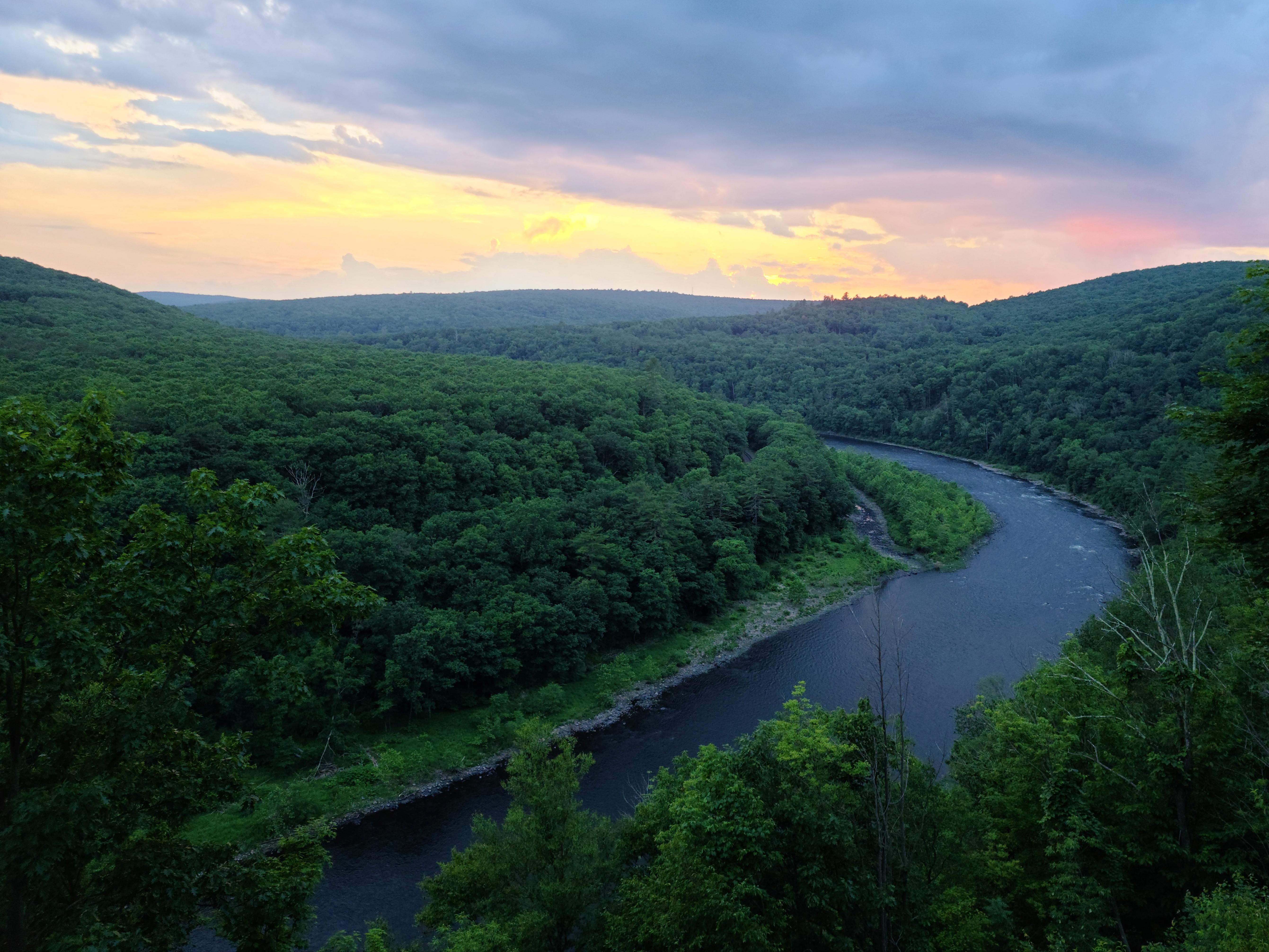 The Hawk's Nest, near Port Jervis, NY, USA [OC] 5363 x 4023 r/EarthPorn
