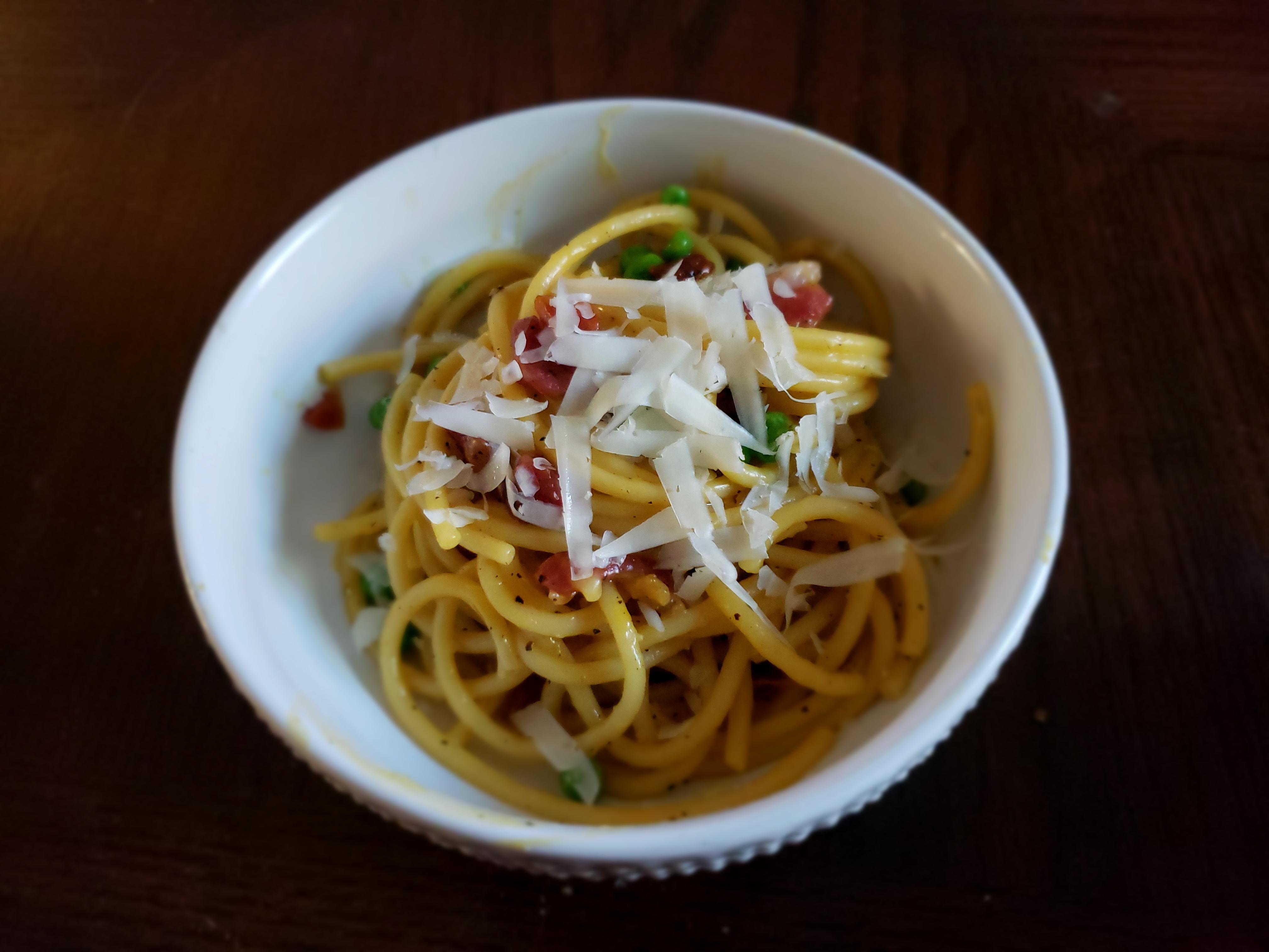 [Homemade] Bucatini Carbonara with Pancetta and Peas r/food