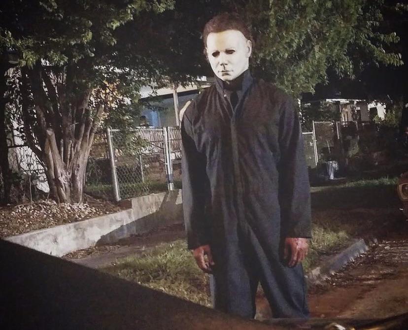 Behind the scenes with flashback Myers. r/Halloweenmovies