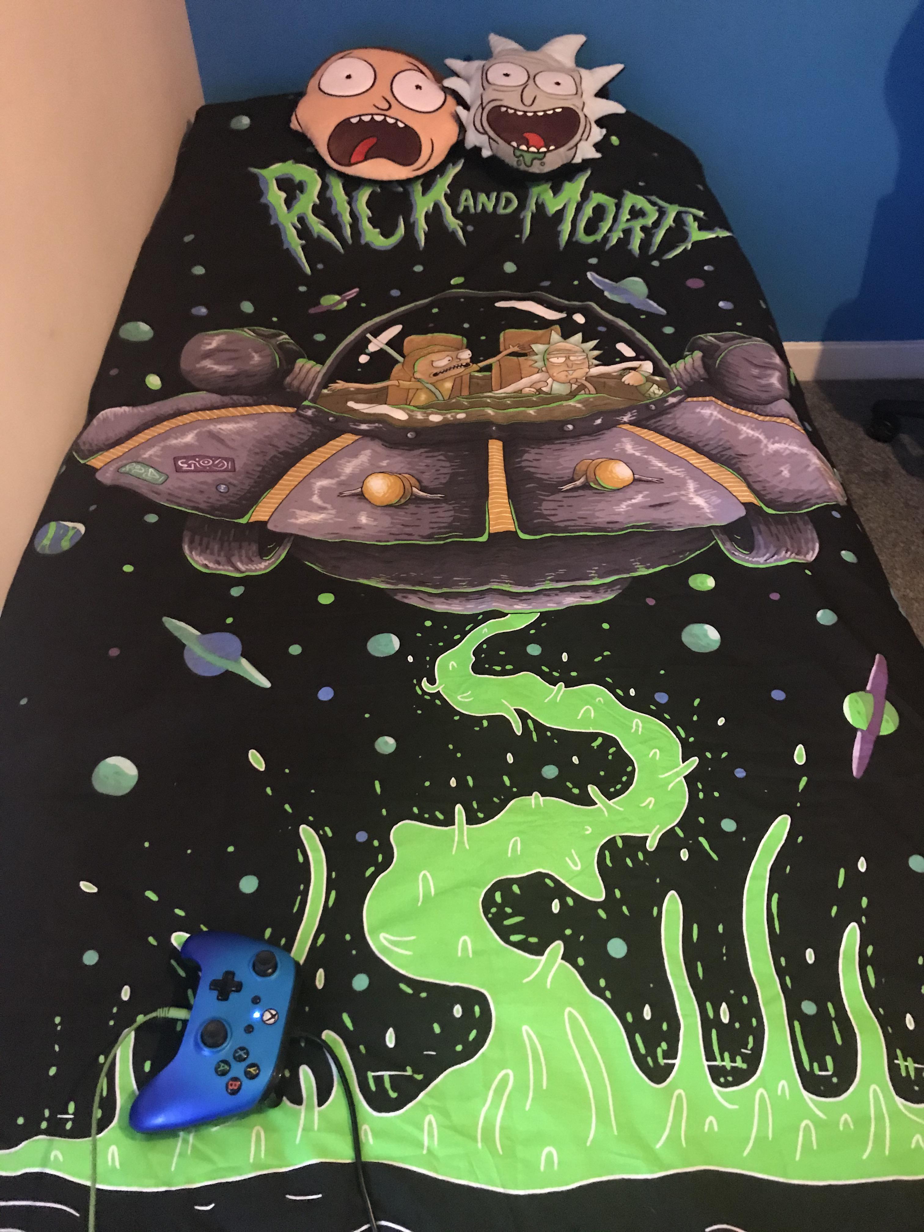 My new bed sheets r/rickandmorty