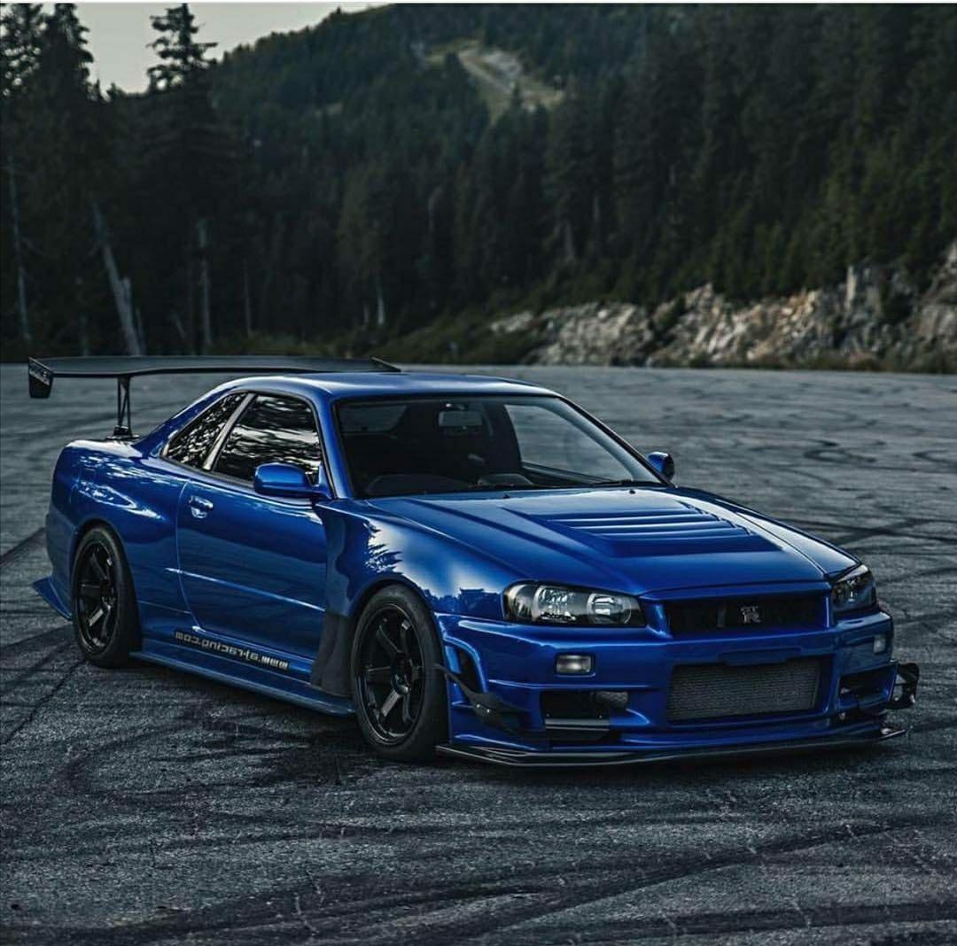 Nissan skyline GTR R34 r/4WheelsAndAEngine