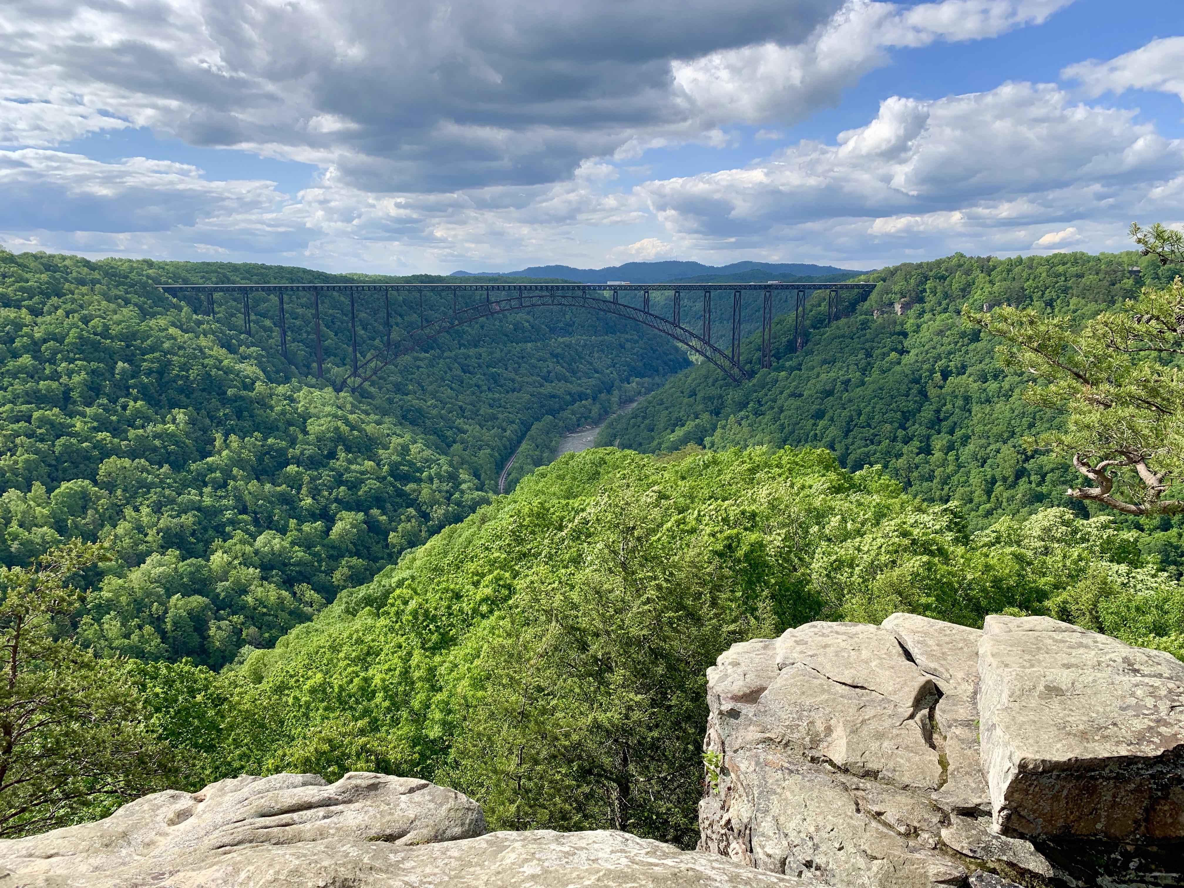 Amazing view at the River New Bridge, West Virginia, US r/hiking