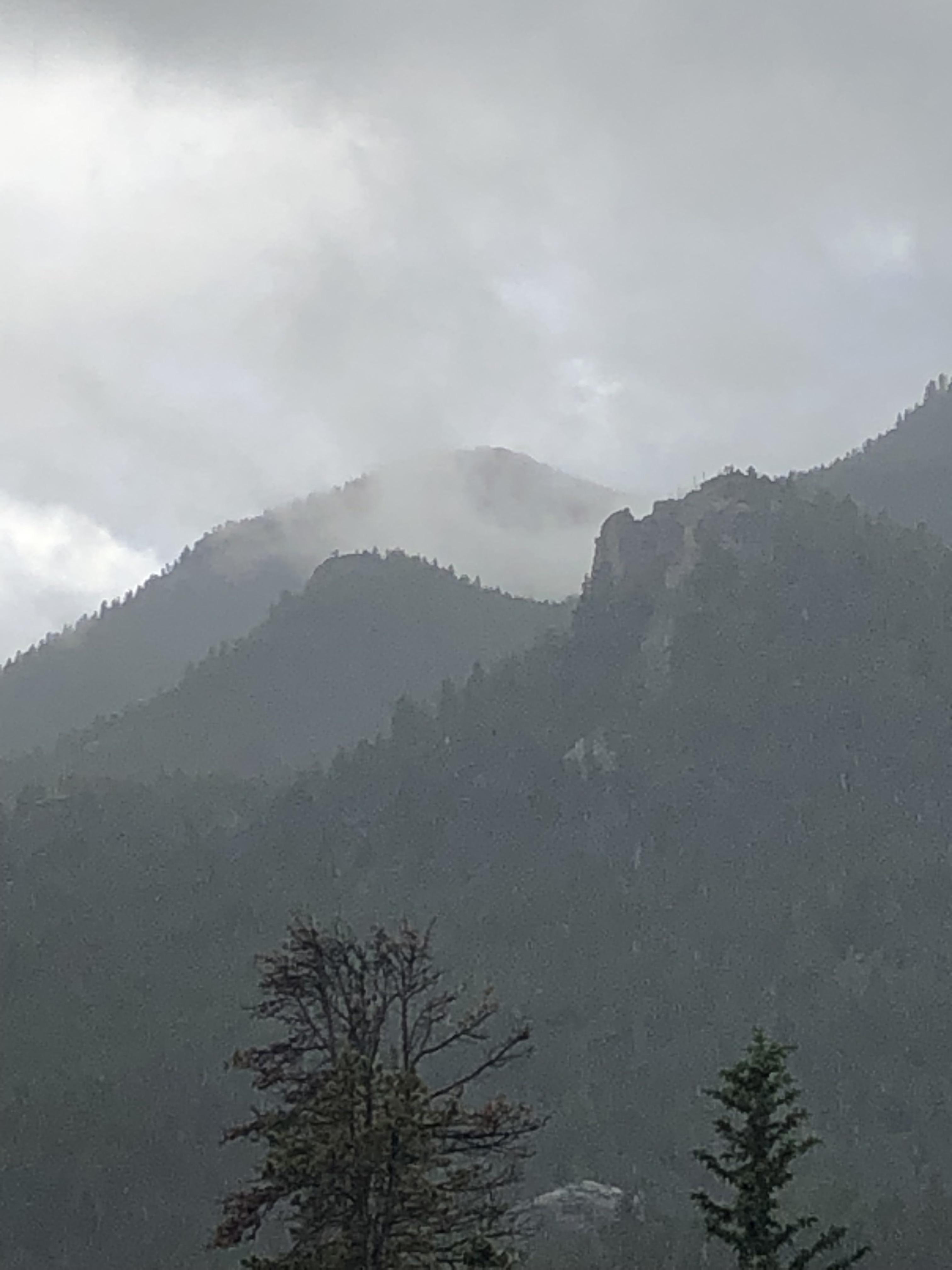 Rainy morning in Estes Park, Colorado r/unitedstatesofamerica