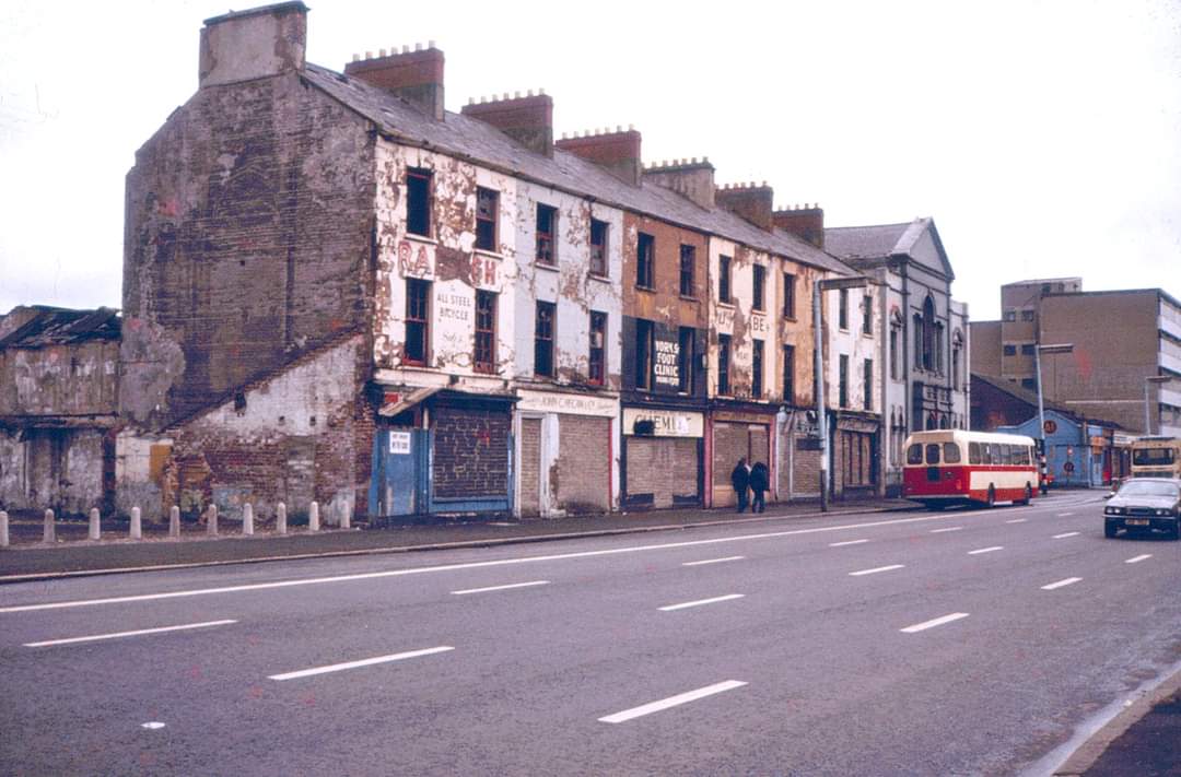 York Street, Belfast 1977 r/UrbanHell