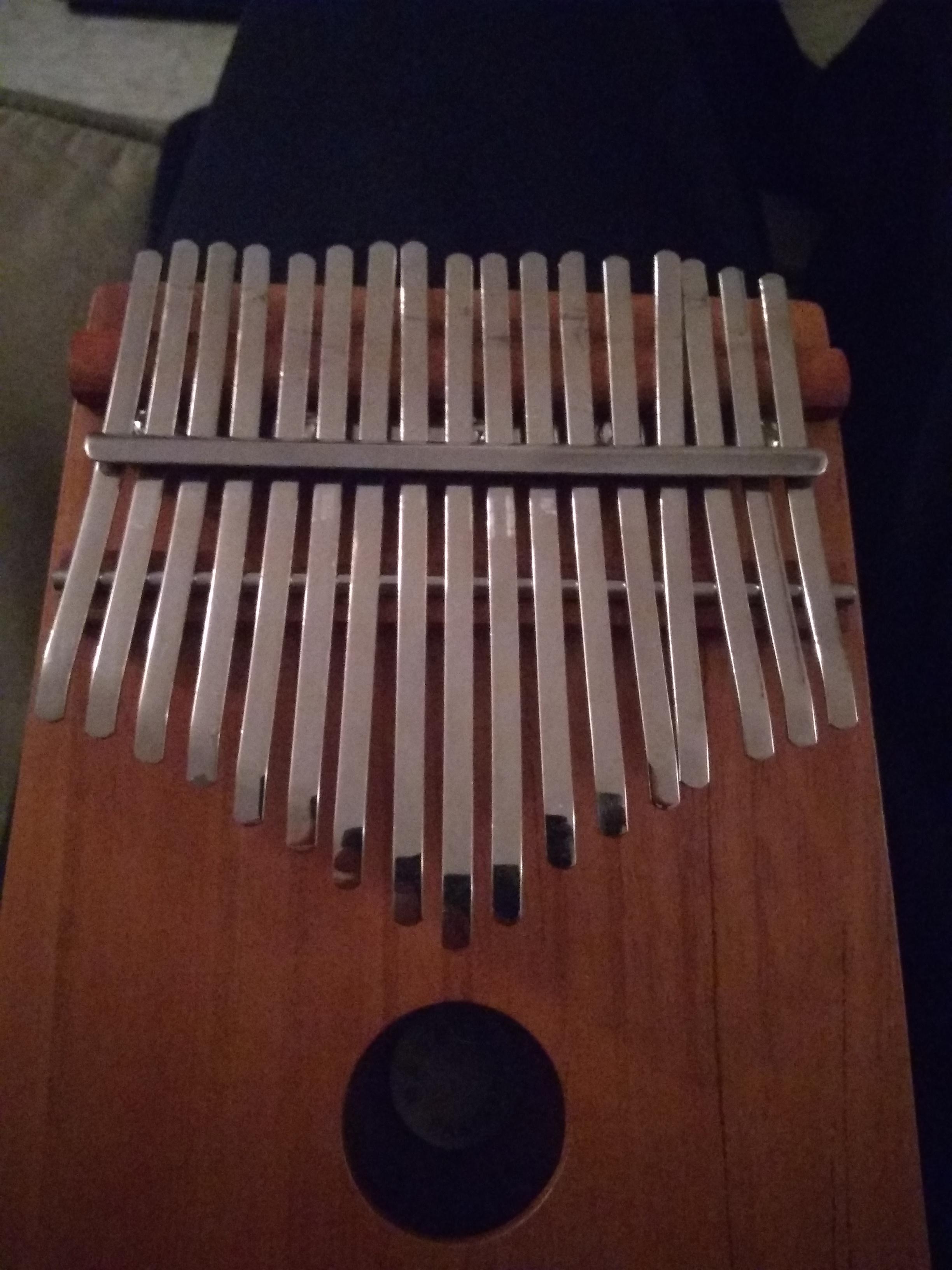 Hello everyone so i bought a used kalimba on Amazon and it said "good as new" but as you can see
