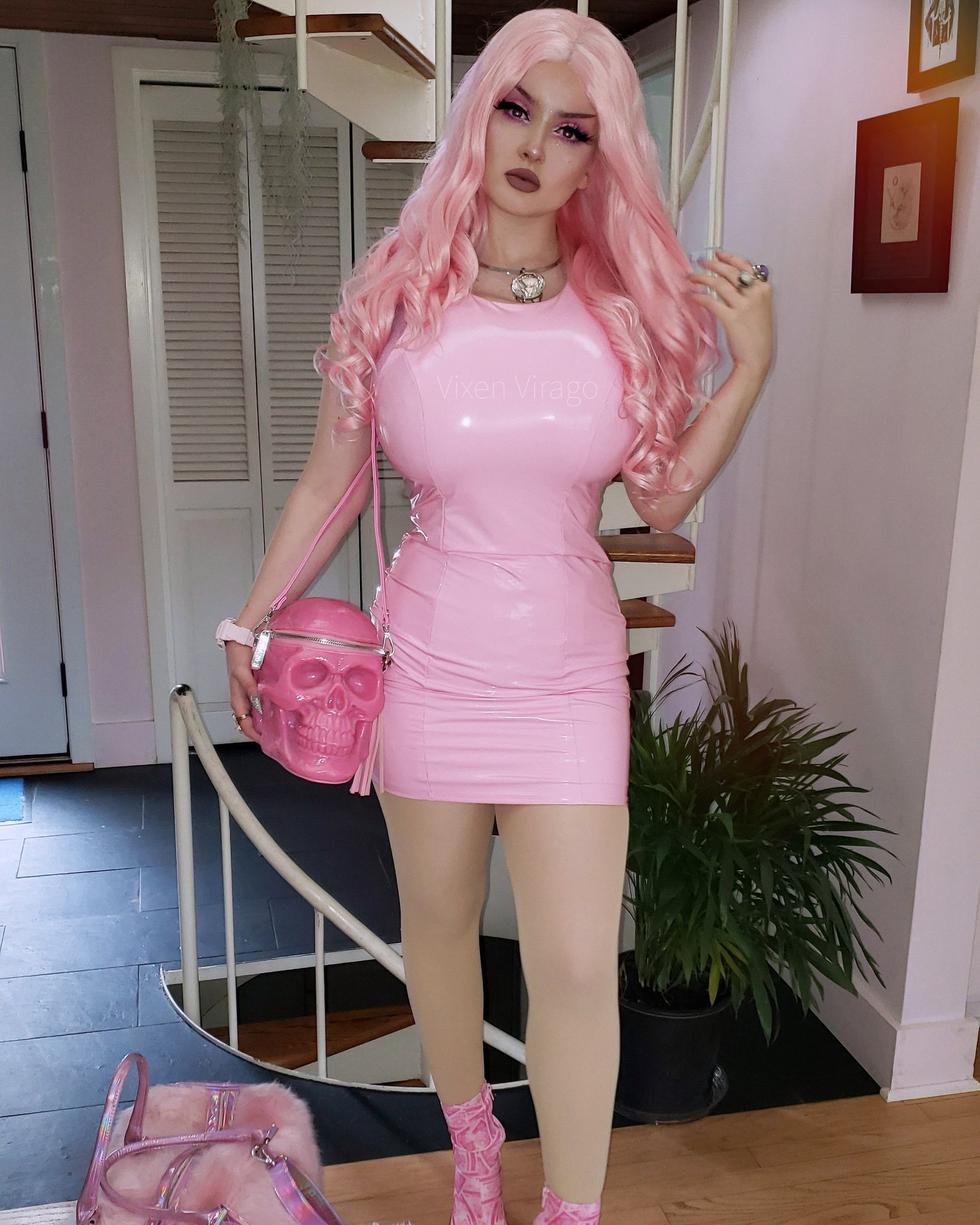 Latex is not helping VixenVirago to hide her jugs🥛 : 2busty2hide