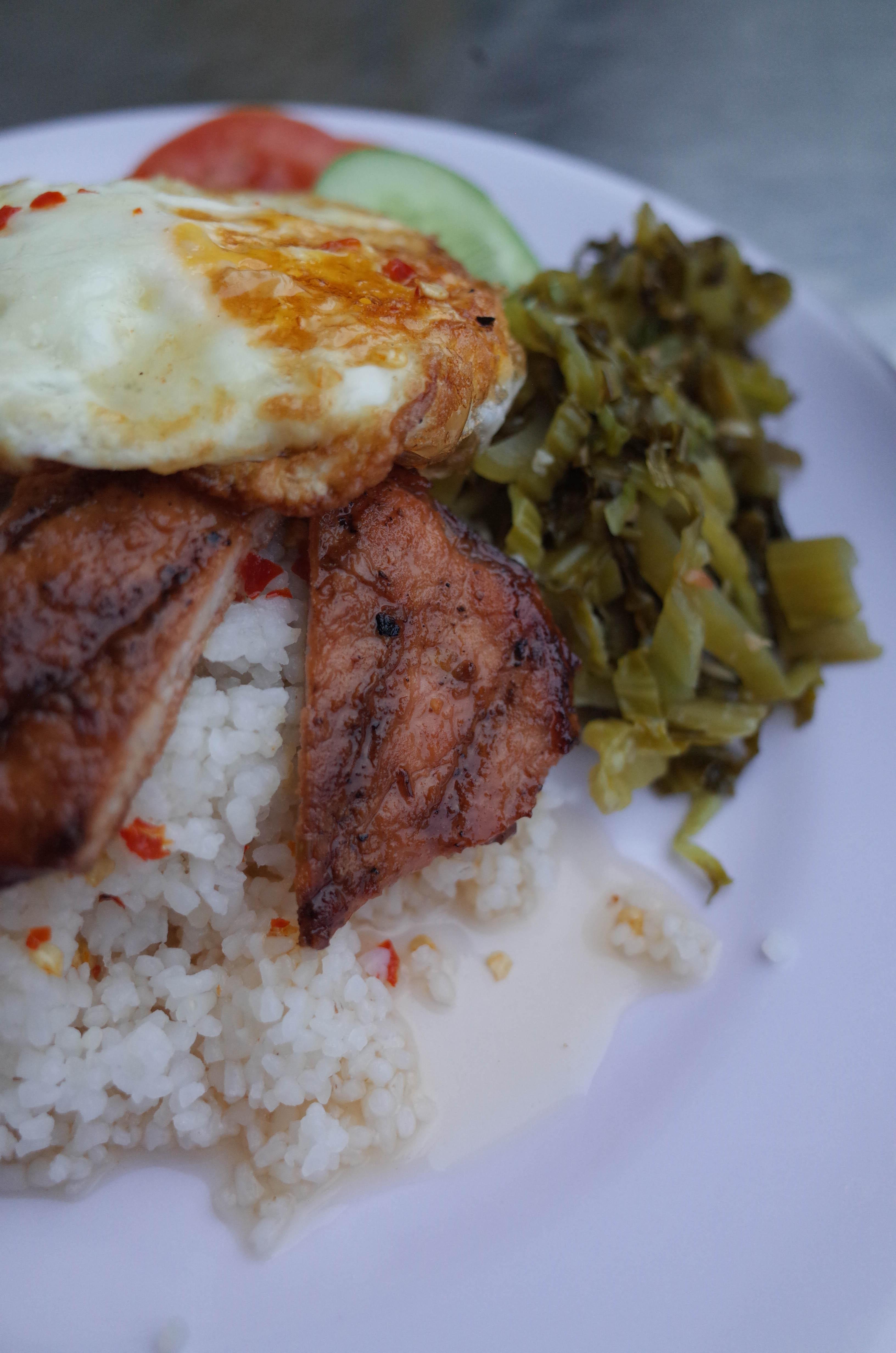 Vietnamese's Com Tam (broken rice with grilled pork rib) r/FoodPorn