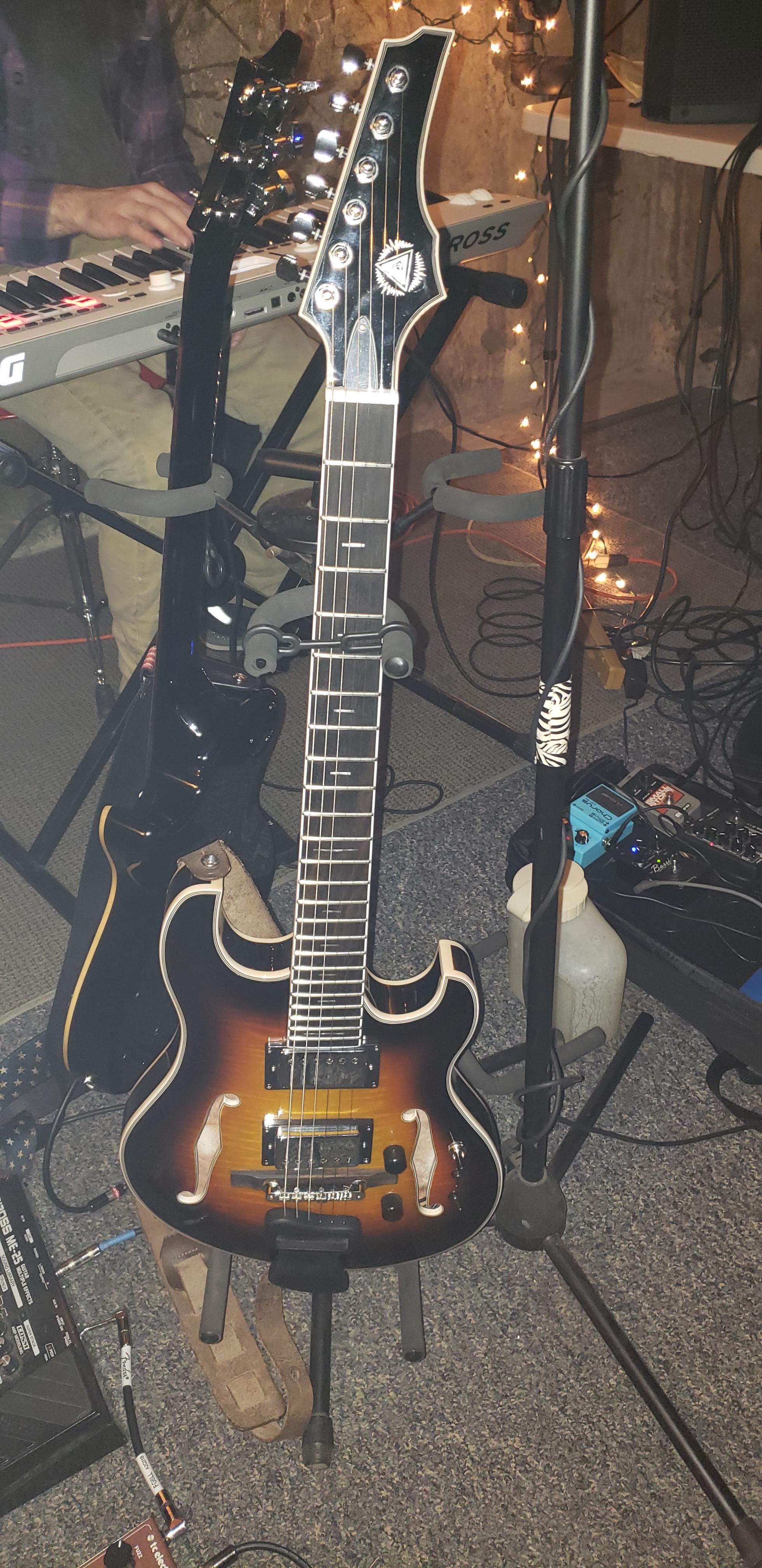 new guitar company Illumi making moderately priced doc style full