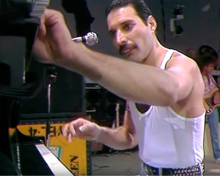 At the beginning of Queen's Live Aid Performance in 1985, Freddie