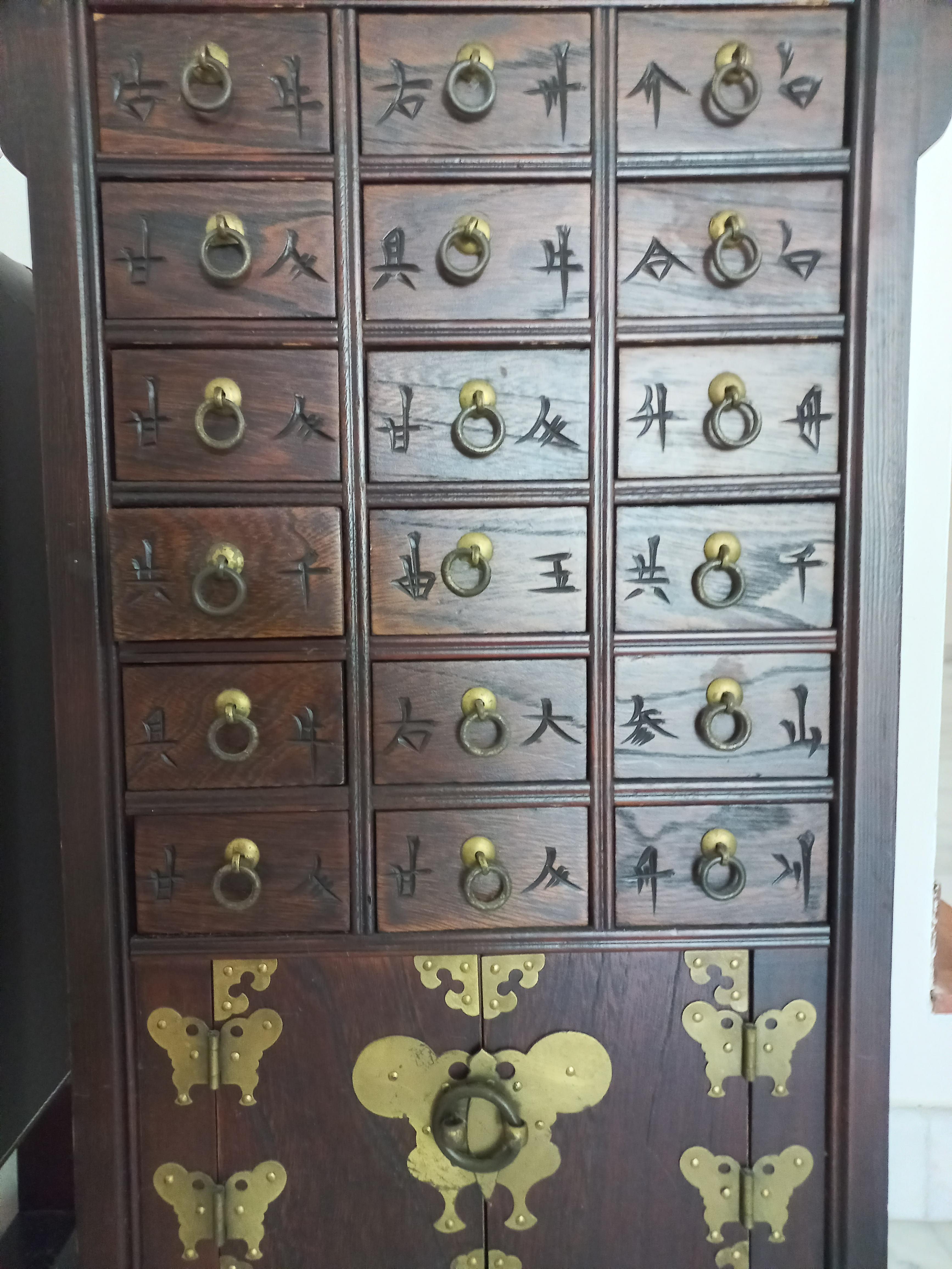 Anyone know what's going on with this "Korean medicine with