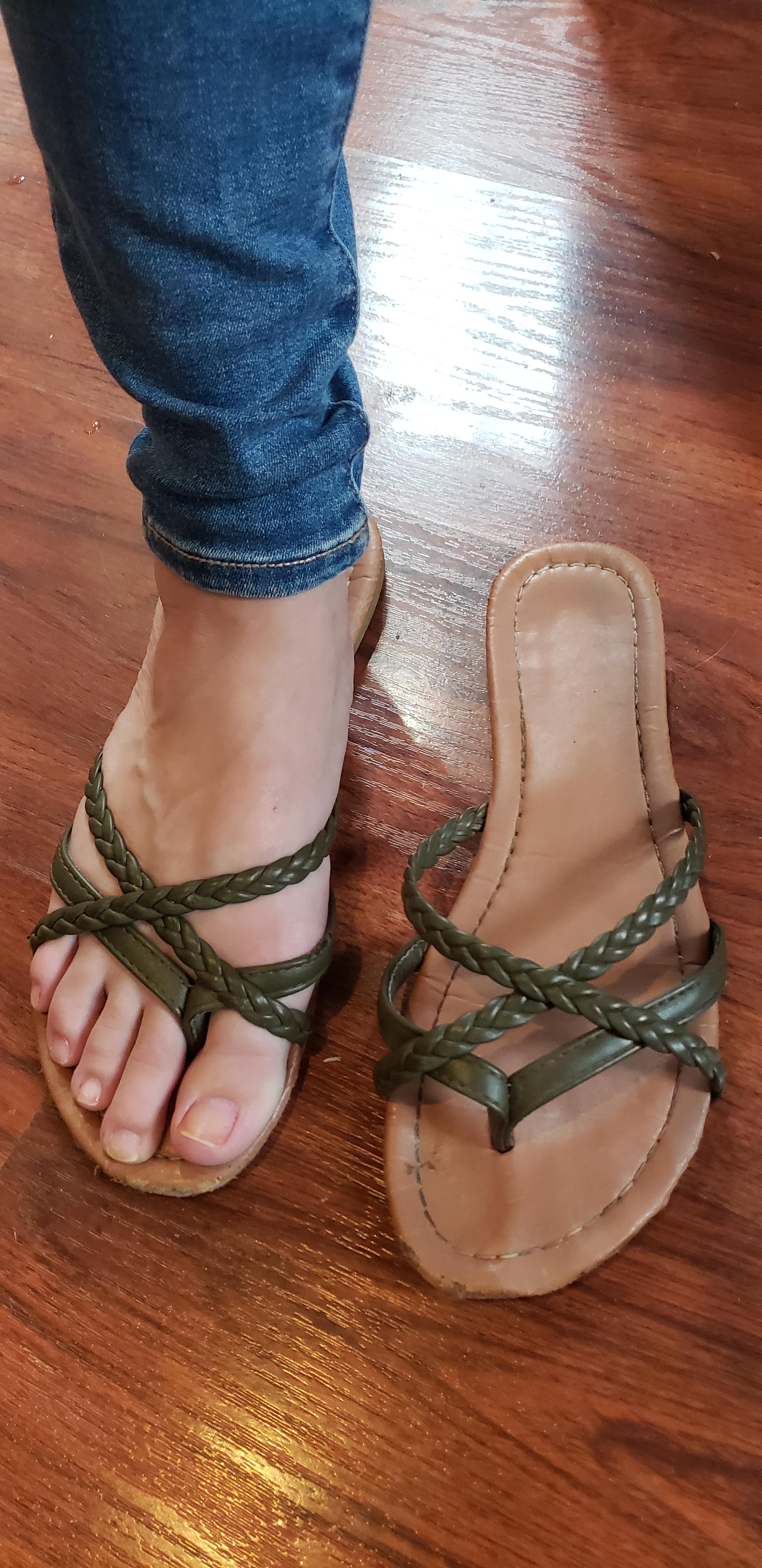 Worn sandals have my permanent foot prints 😂 r/VerifiedFeet