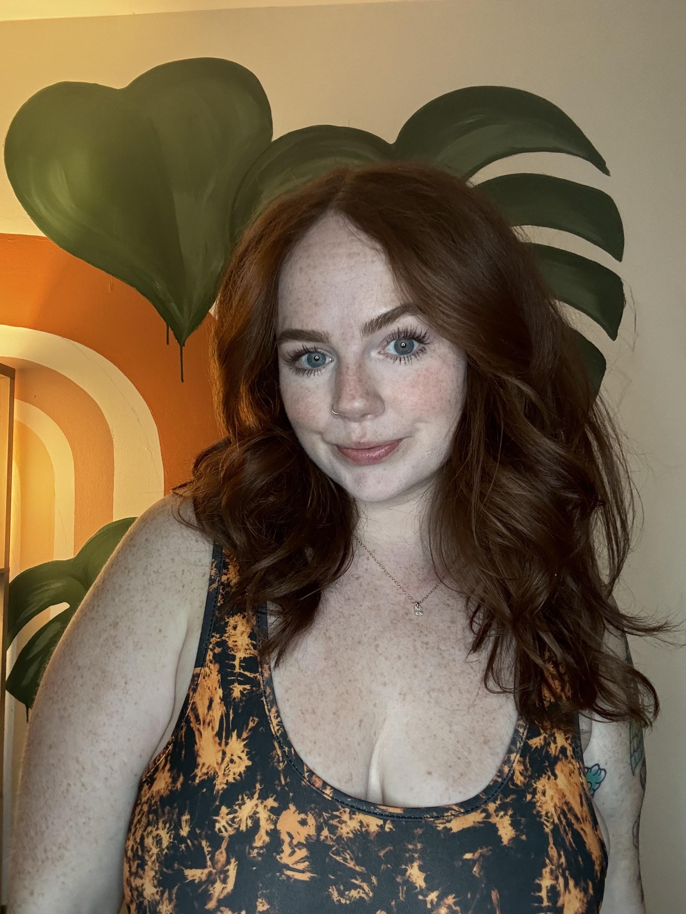 Don’t mind the pencil marks on my wall r/RedheadBeauties