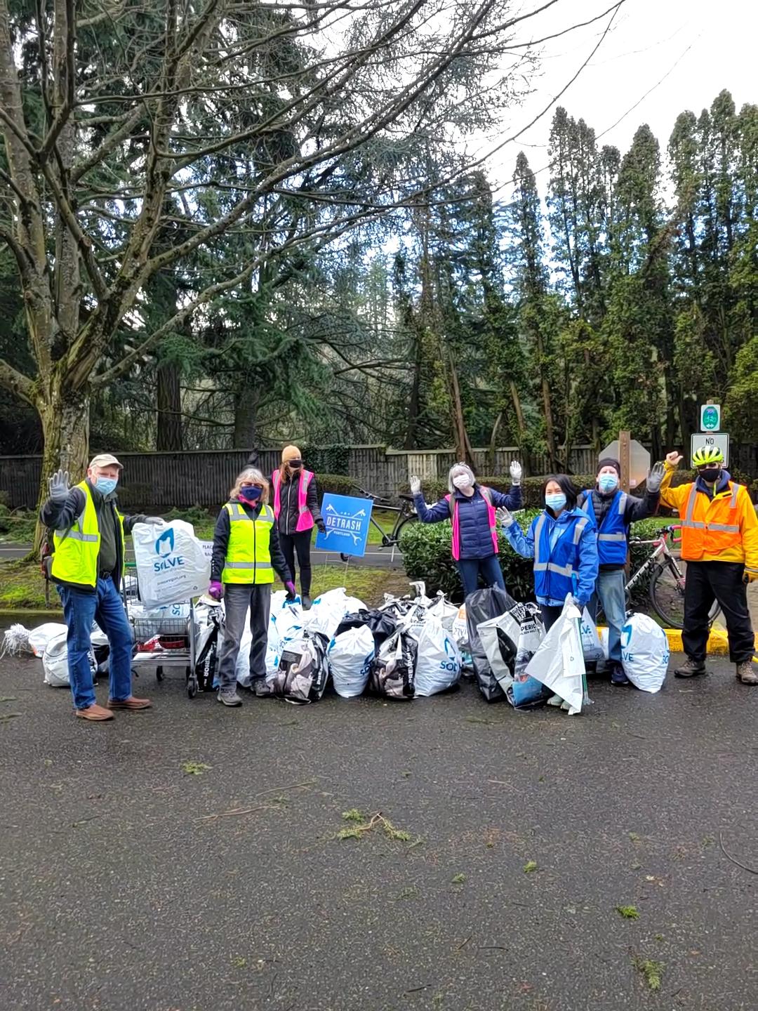 42 Detrash Portland volunteers removed 820 lbs of trash from the I205