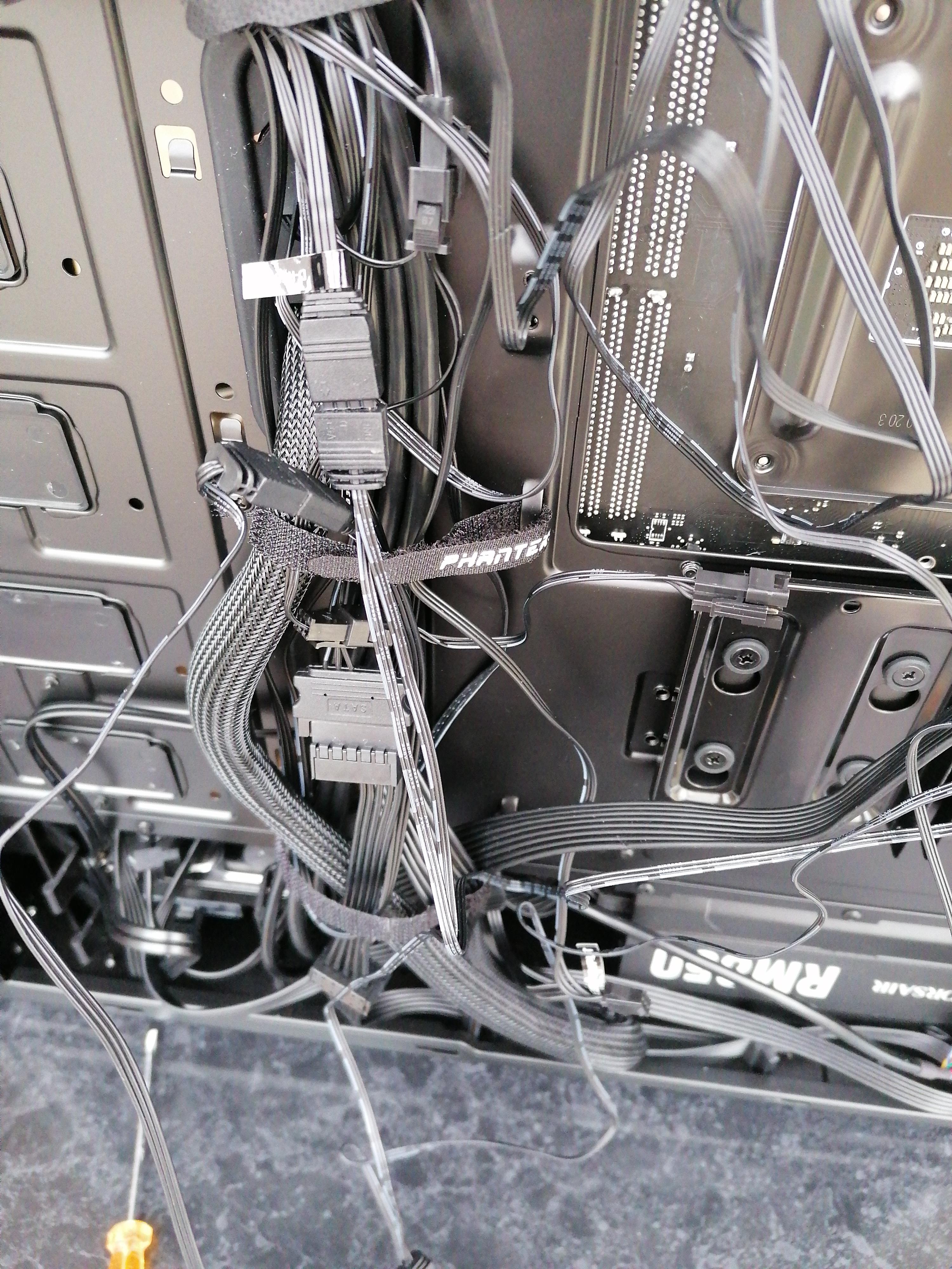 Am I able to daisy chain the ARGB cables like this? They aren't using