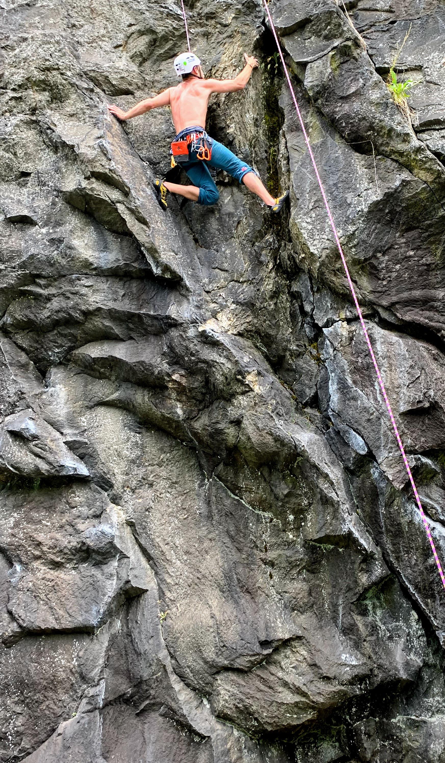 Numero Uno, Safe Harbor PA, 5.10 in the boiling sun r/climbing