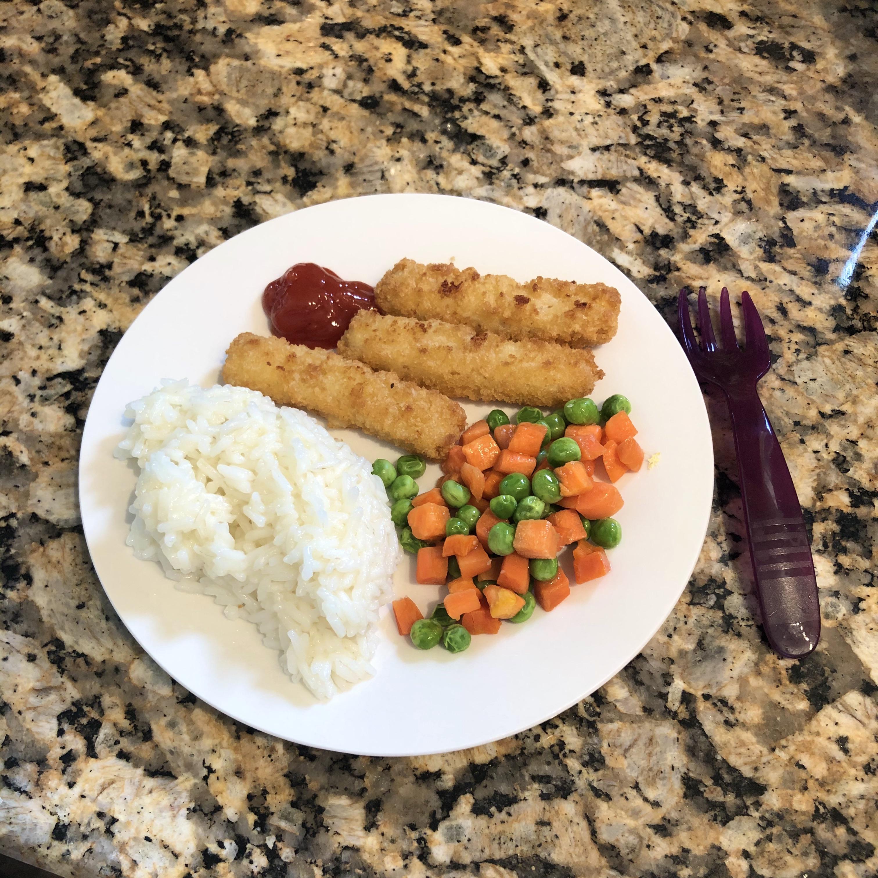 [Homemade] Fishsticks with ketchup, white rice, and peas & carrots r/food