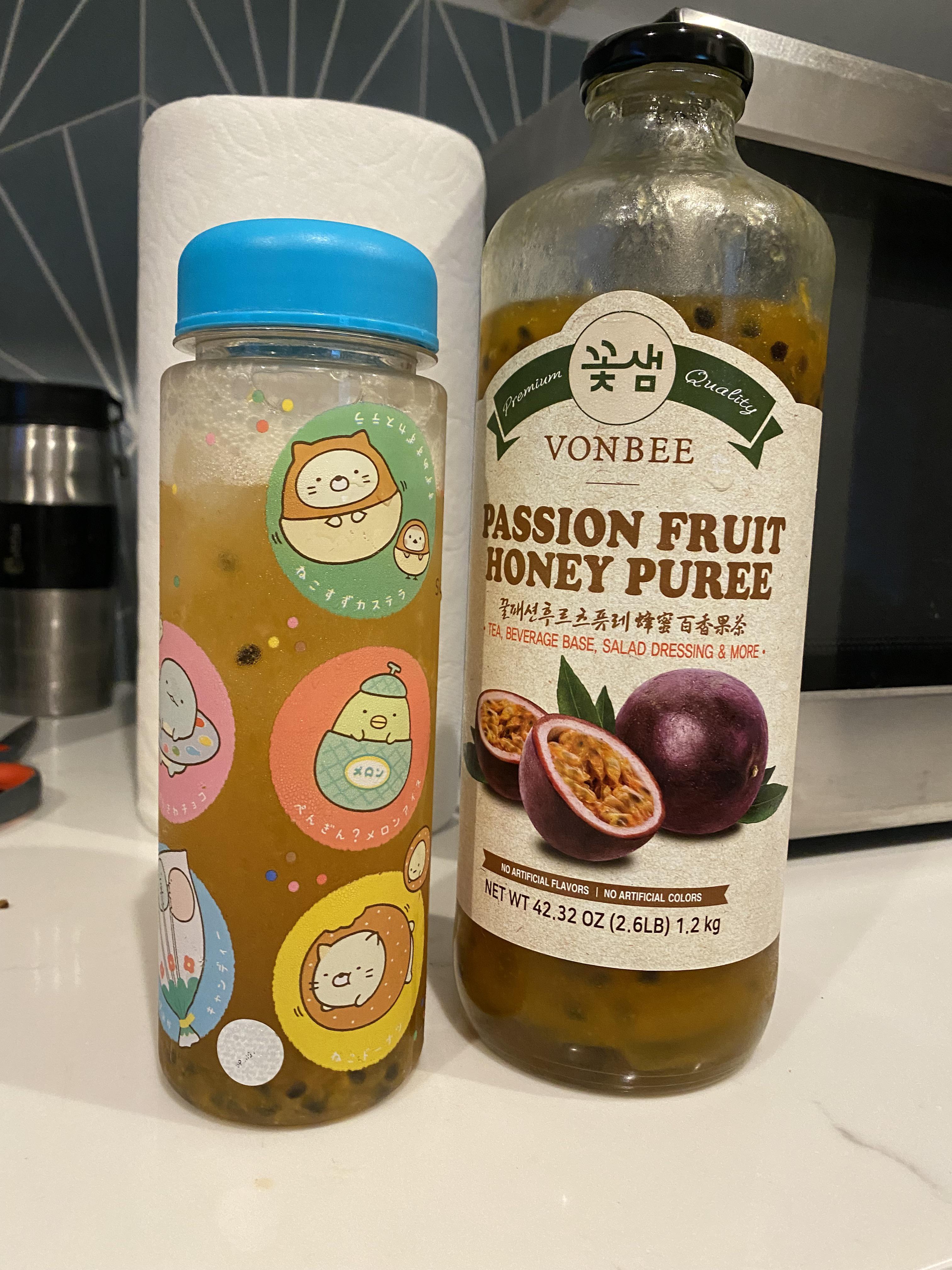 Making iced passion fruit green tea with Vonbee passion fruit honey