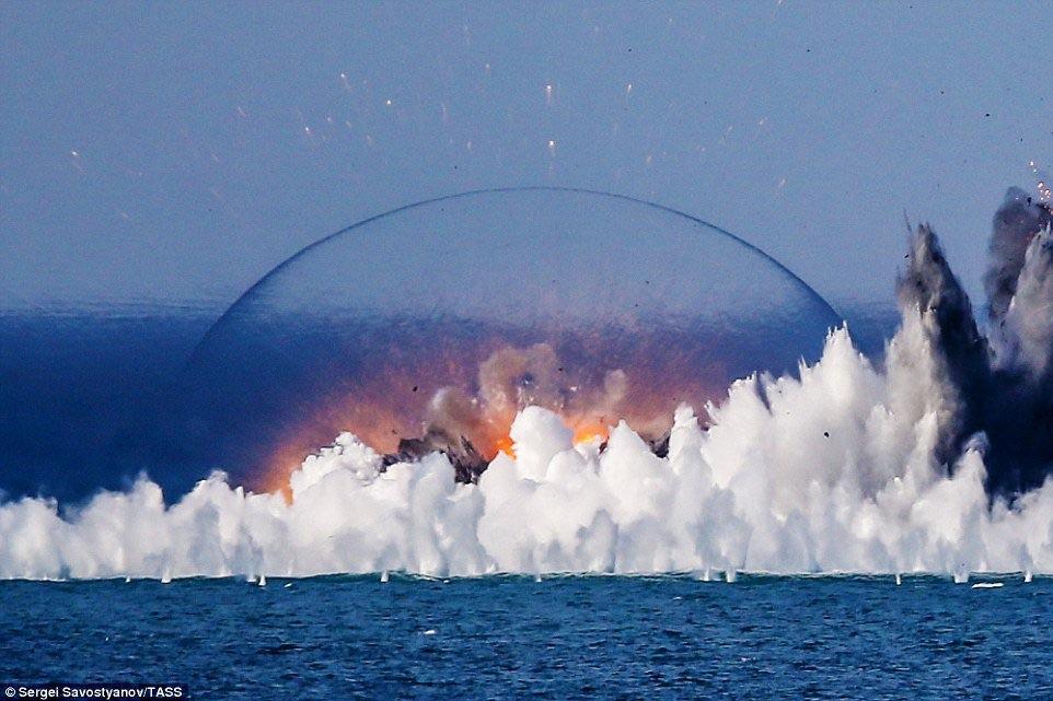 Visible Shockwave from Thermobaric Weapon during Russia's Military