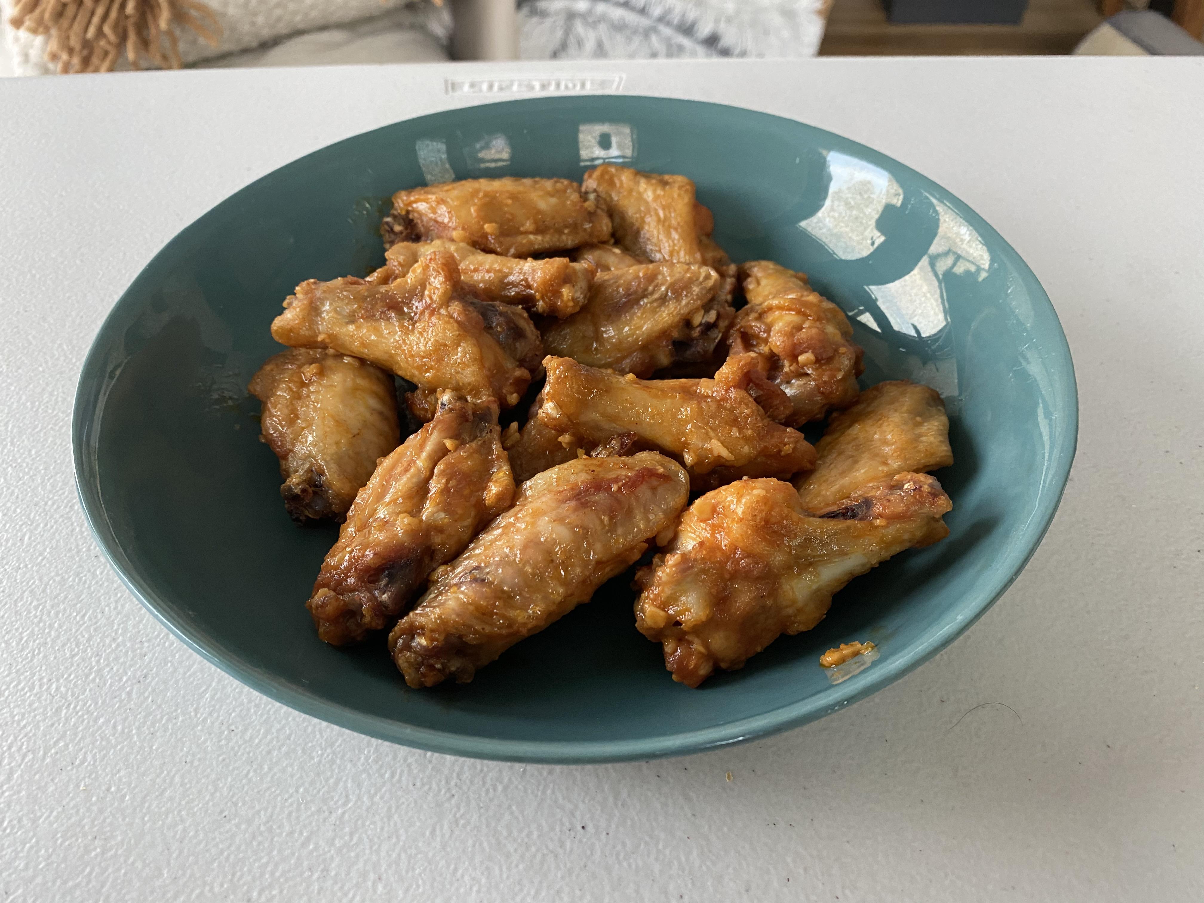 Deep fried wings with a Tabasco and Cholula garlic sauce r/tonightsdinner